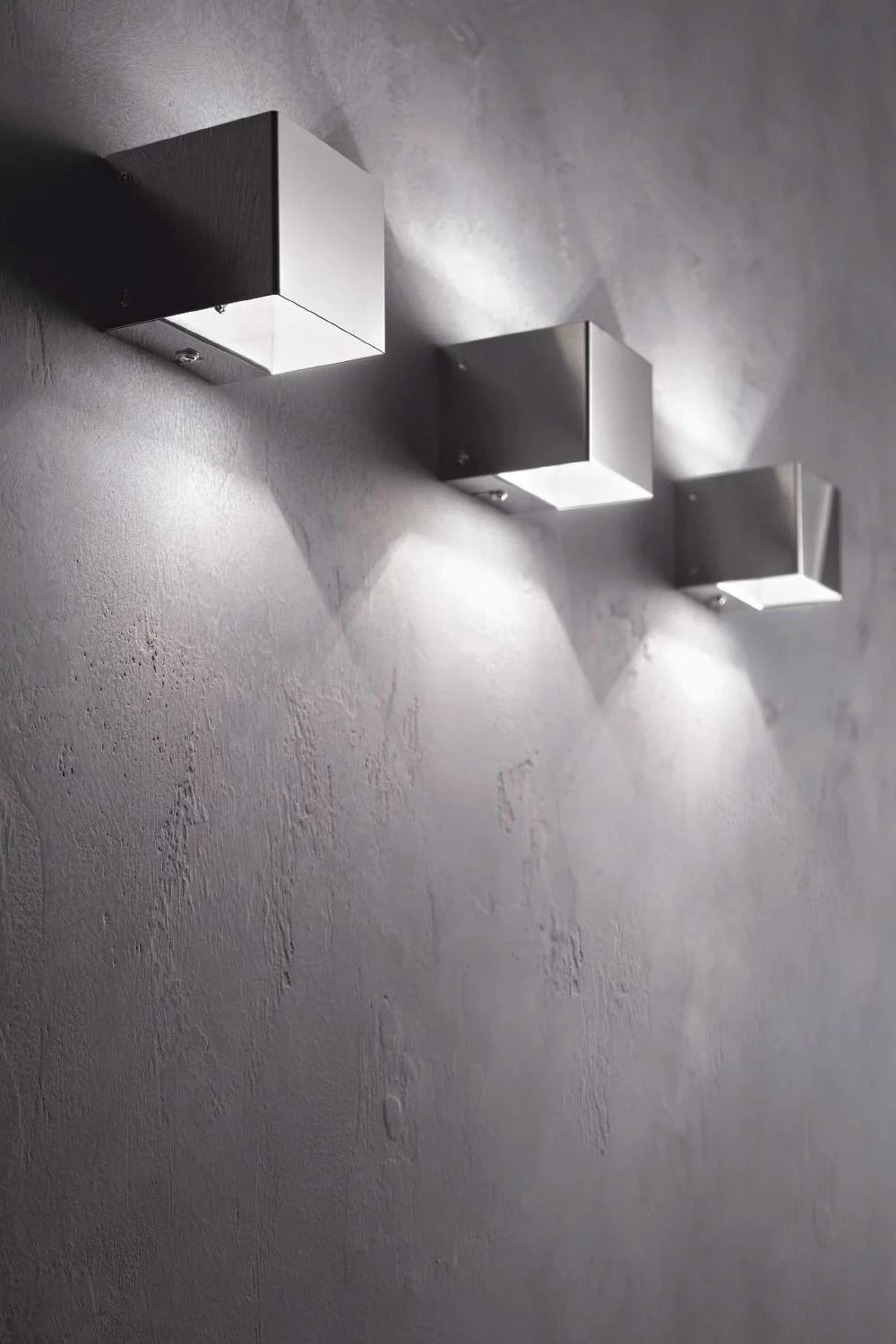  
                        
                        Декоративная подсветка IDEAL LUX (Италия) 48498    
                         в стиле Хай-тек.  
                        Тип источника света: светодиодная лампа, сменная.                                                 Цвета плафонов и подвесок: Серый.                         Материал: Металл.                          фото 4