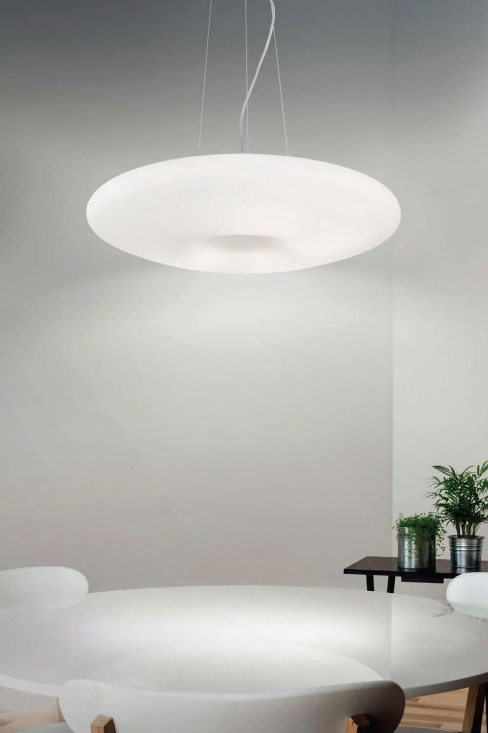   
                        
                        Люстра IDEAL LUX (Італія) 48544    
                         у стилі Модерн, Скандинавський.  
                        Тип джерела світла: світлодіодна лампа, змінна.                         Форма: Коло.                         Кольори плафонів і підвісок: Білий.                         Матеріал: Скло.                          фото 3