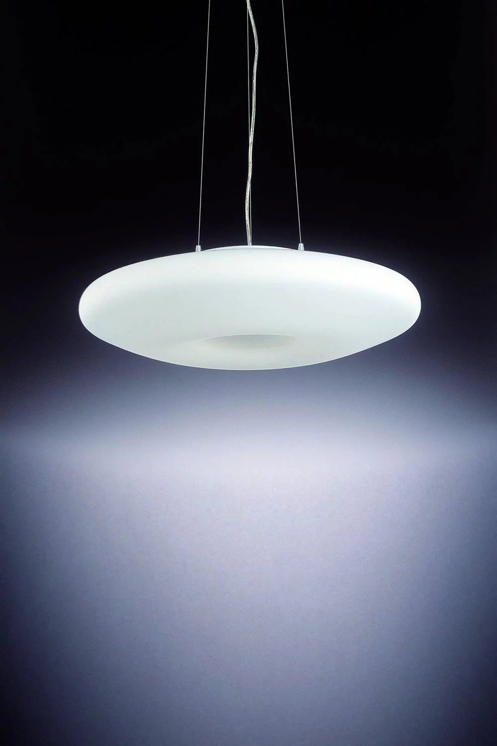   
                        
                        Люстра IDEAL LUX (Италия) 48545    
                         В стиле Модерн.  
                        Тип источника света: светодиодная лампа, сменная.                         Форма: Круг.                         Цвета плафонов и подвесок: Белый.                         Материал: Стекло.                          фото 1