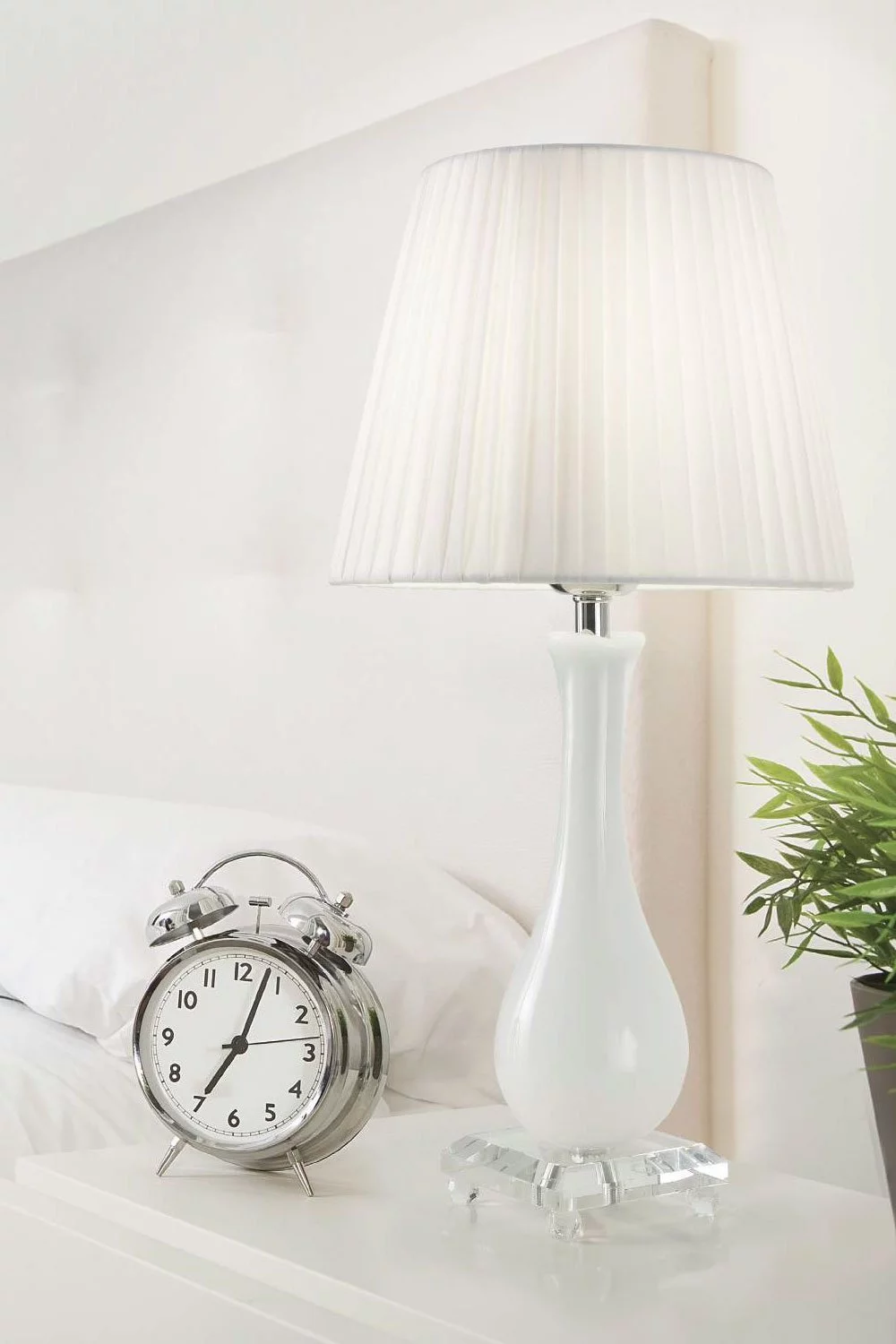   
                        
                        Настільна лампа IDEAL LUX (Італія) 48591    
                         у стилі Арт-деко.  
                        Тип джерела світла: світлодіодна лампа, змінна.                                                 Кольори плафонів і підвісок: Білий.                         Матеріал: Тканина, Пластик.                          фото 3