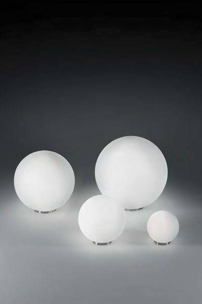   
                        Настільна лампа IDEAL LUX (Італія) 48649    
                         у стилі скандинавський.  
                        Тип джерела світла: cвітлодіодні led, енергозберігаючі, розжарювання.                                                 Кольори плафонів і підвісок: білий.                         Матеріал: скло.                          фото 2
