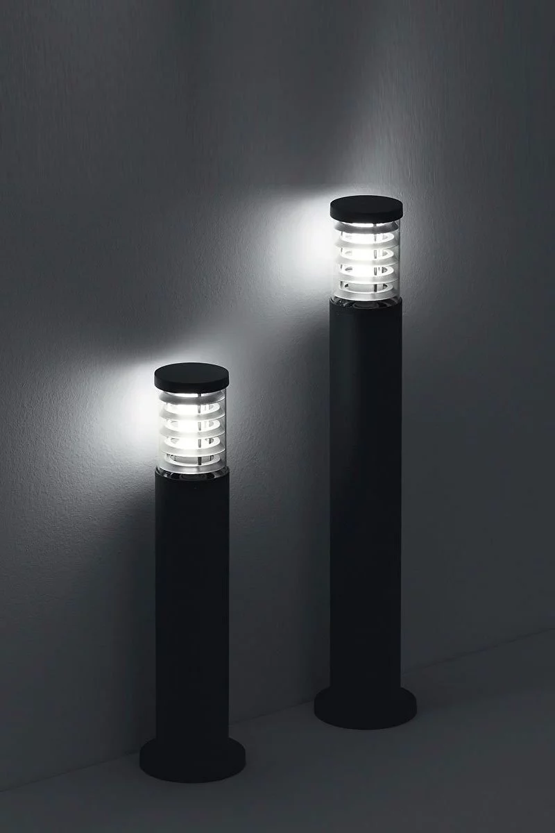   
                        Светильник уличный IDEAL LUX  (Италия) 49045    
                         в стиле Хай-тек.  
                        Тип источника света: светодиодная лампа, сменная.                                                 Цвета плафонов и подвесок: Прозрачный.                         Материал: Стекло.                          фото 2