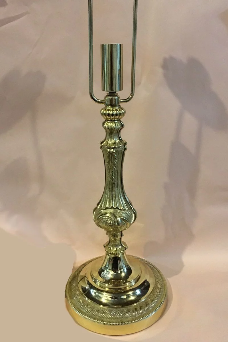   
                        
                        Настільна лампа ARTGLASS (Чехія) 49272    
                         у стилі Класика.  
                        Тип джерела світла: світлодіодна лампа, змінна.                                                 Кольори плафонів і підвісок: Білий.                         Матеріал: Тканина, Кришталь.                          фото 3