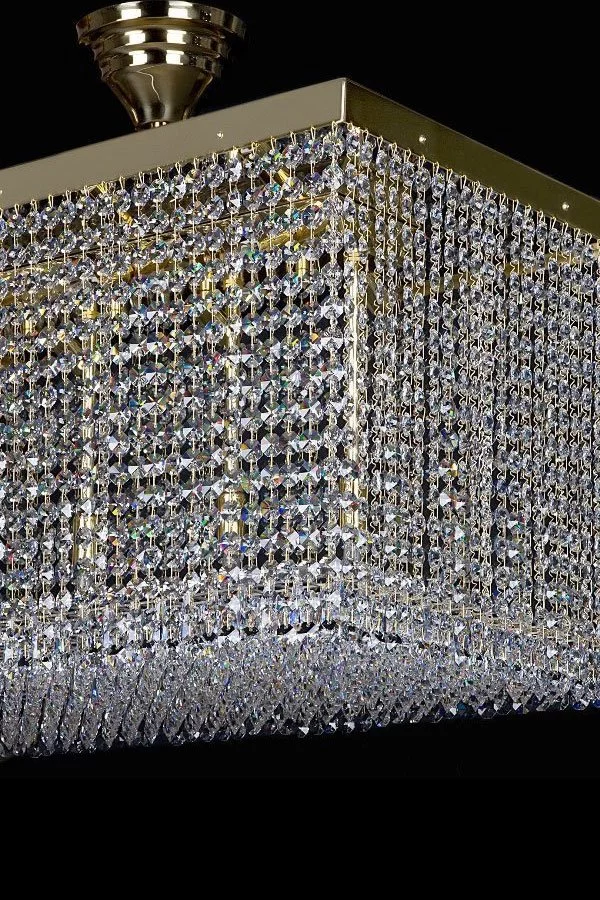   
                        
                        Кришталева люстра ARTGLASS (Чехія) 49302    
                         У стилі Арт-деко.  
                        Тип джерела світла: світлодіодна лампа, змінна.                         Форма: Прямокутник.                         Кольори плафонів і підвісок: Прозорий.                         Матеріал: Кришталь.                          фото 2