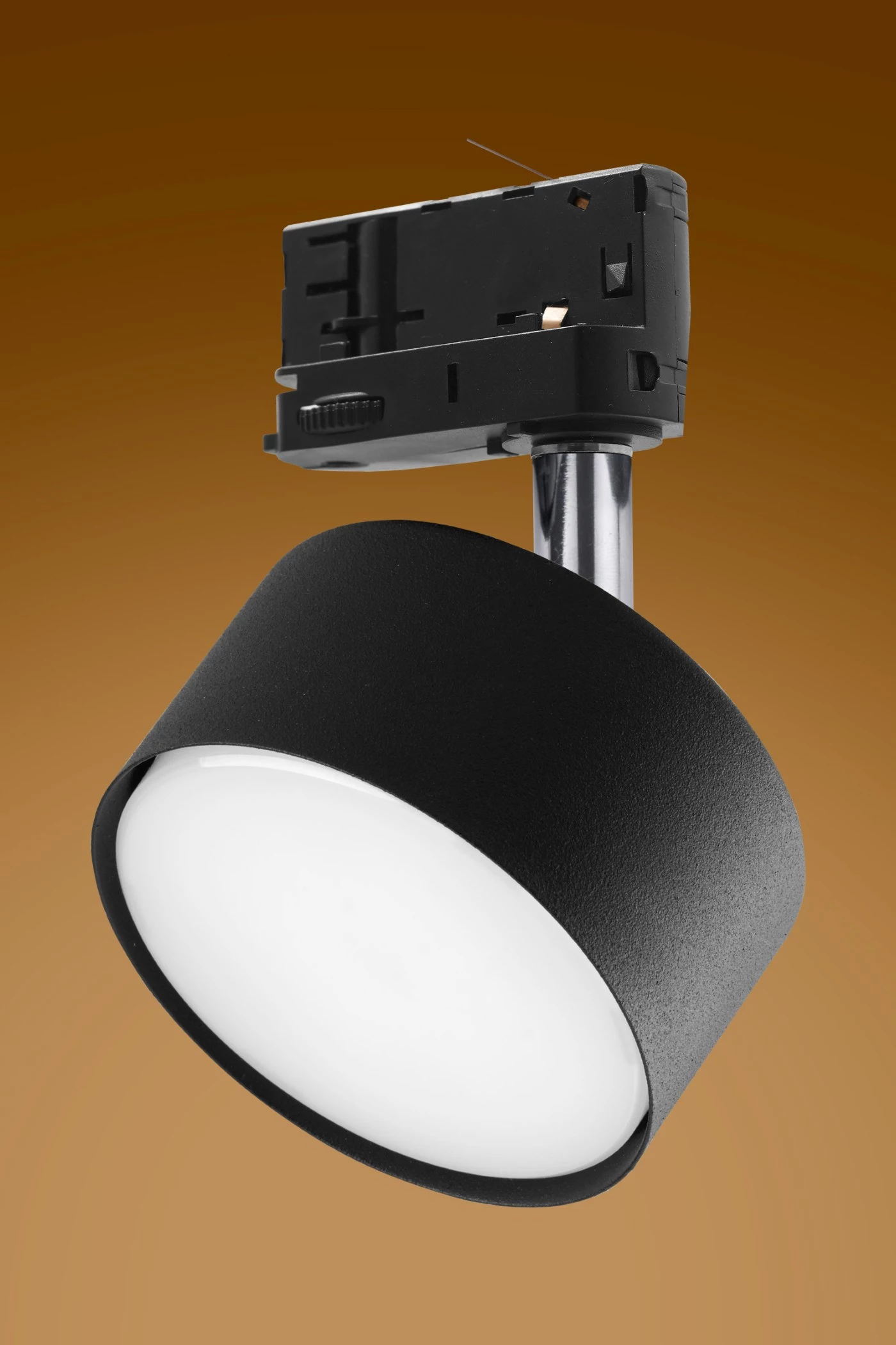   
                        Трековий світильник TK LIGHTING (Польща) 49525    
                         у стилі Хай-тек.  
                        Тип джерела світла: світлодіодна лампа, змінна.                         Форма: Коло.                         Кольори плафонів і підвісок: Чорний.                         Матеріал: Метал.                          фото 3