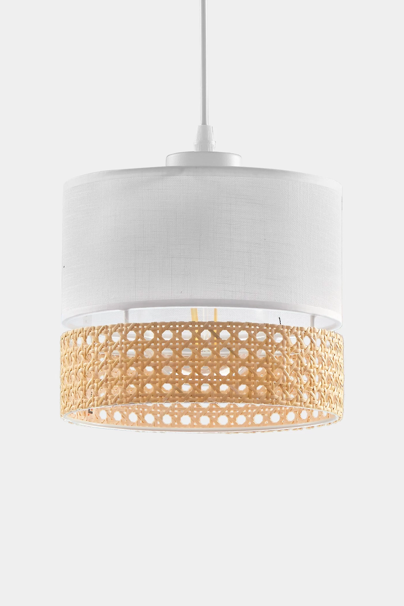   
                        
                        Люстра TK LIGHTING (Польща) 49546    
                         У стилі Прованс.  
                        Тип джерела світла: світлодіодна лампа, змінна.                         Форма: Коло.                         Кольори плафонів і підвісок: Білий, Бежевий.                         Матеріал: Тканина.                          фото 2