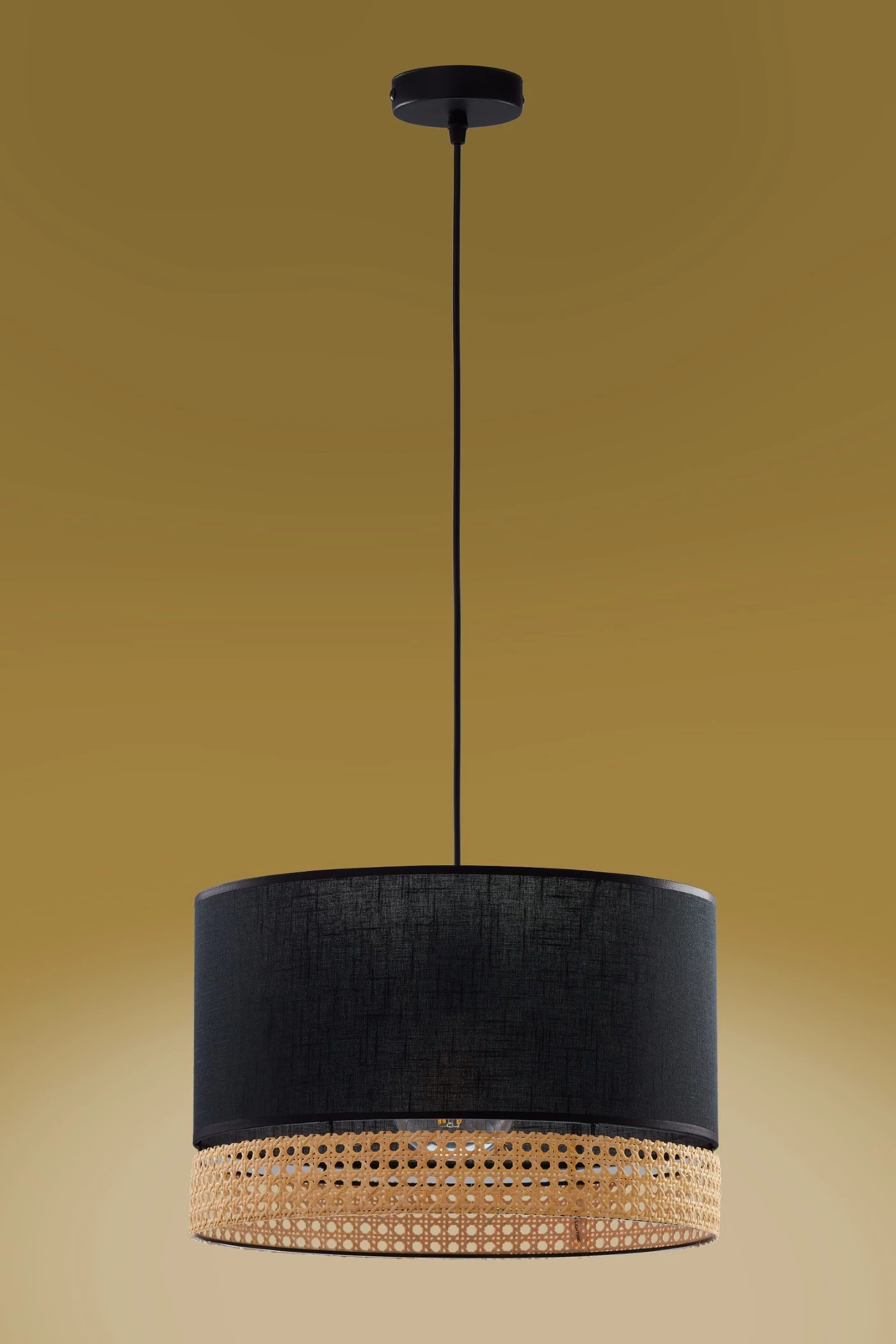   
                        
                        Люстра TK LIGHTING (Польща) 49553    
                         У стилі Прованс.  
                        Тип джерела світла: світлодіодна лампа, змінна.                         Форма: Коло.                         Кольори плафонів і підвісок: Чорний, Бежевий.                         Матеріал: Тканина.                          фото 3