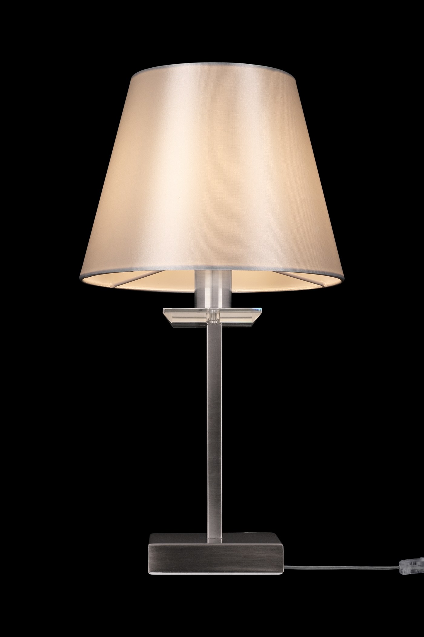   
                        Настільна лампа FREYA (Німеччина) 49981    
                         у стилі класика.  
                        Тип джерела світла: cвітлодіодні led, енергозберігаючі, розжарювання.                                                 Кольори плафонів і підвісок: білий, прозорий.                         Матеріал: тканина, кришталь.                          фото 3
