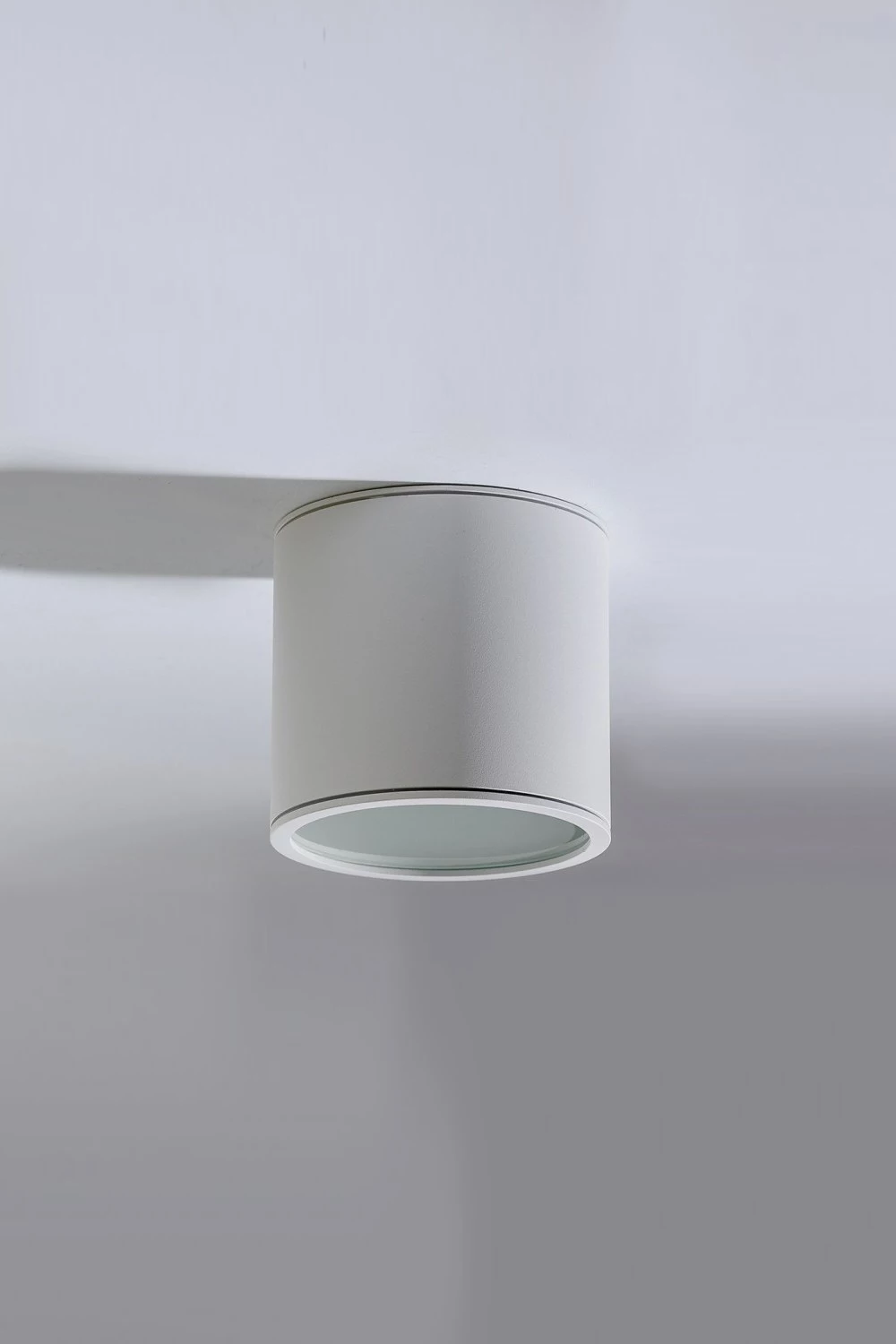  
                        
                        Точковий світильник AZZARDO (Польща) 50154    
                         у стилі Хай-тек.  
                        Тип джерела світла: світлодіодна лампа, змінна.                         Форма: Коло.                         Кольори плафонів і підвісок: Прозорий.                         Матеріал: Скло.                          фото 3