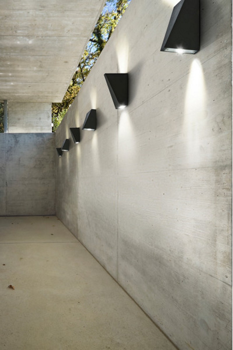   
                        Декоративна підсвітка AZZARDO (Польща) 50189    
                         у стилі лофт.  
                        Тип джерела світла: вбудовані світлодіоди led.                                                 Кольори плафонів і підвісок: чорний.                         Матеріал: алюміній.                          фото 3
