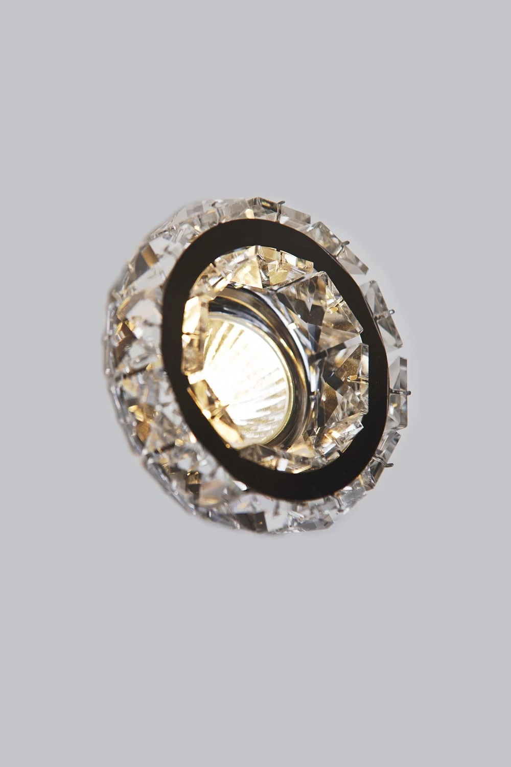  
                        Точковий світильник AZZARDO (Польща) 50205    
                         у стилі класика.  
                        Тип джерела світла: cвітлодіодні led, галогенні.                         Форма: коло.                         Кольори плафонів і підвісок: чорний, прозорий.                         Матеріал: метал, кришталь.                          фото 2