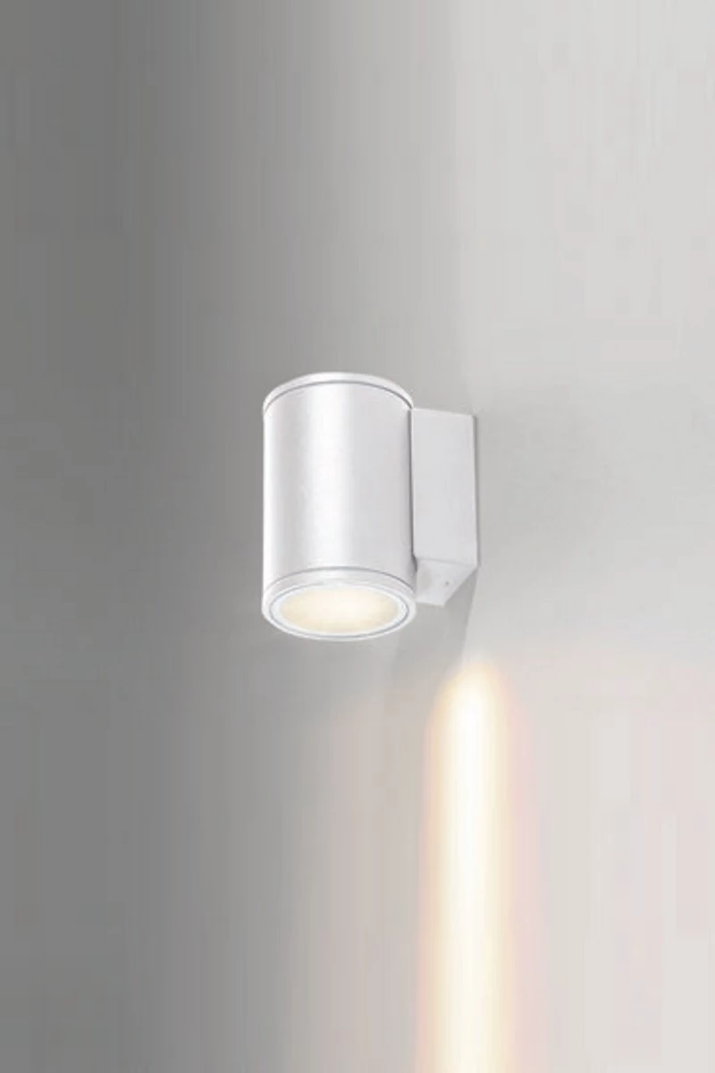   
                        
                        Світильник вуличний AZZARDO (Польща) 50327    
                        .  
                        Тип джерела світла: світлодіодна лампа, змінна.                                                 Кольори плафонів і підвісок: Білий, Прозорий.                         Матеріал: Метал, Скло.                          фото 1