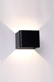   
                        Декоративна підсвітка LAGUNA LIGHTING (Китай) 50600    
                         у стилі хай-тек.  
                        Тип джерела світла: вбудовані світлодіоди led.                         Форма: куб.                         Кольори плафонів і підвісок: чорний.                         Матеріал: метал.                          фото 1