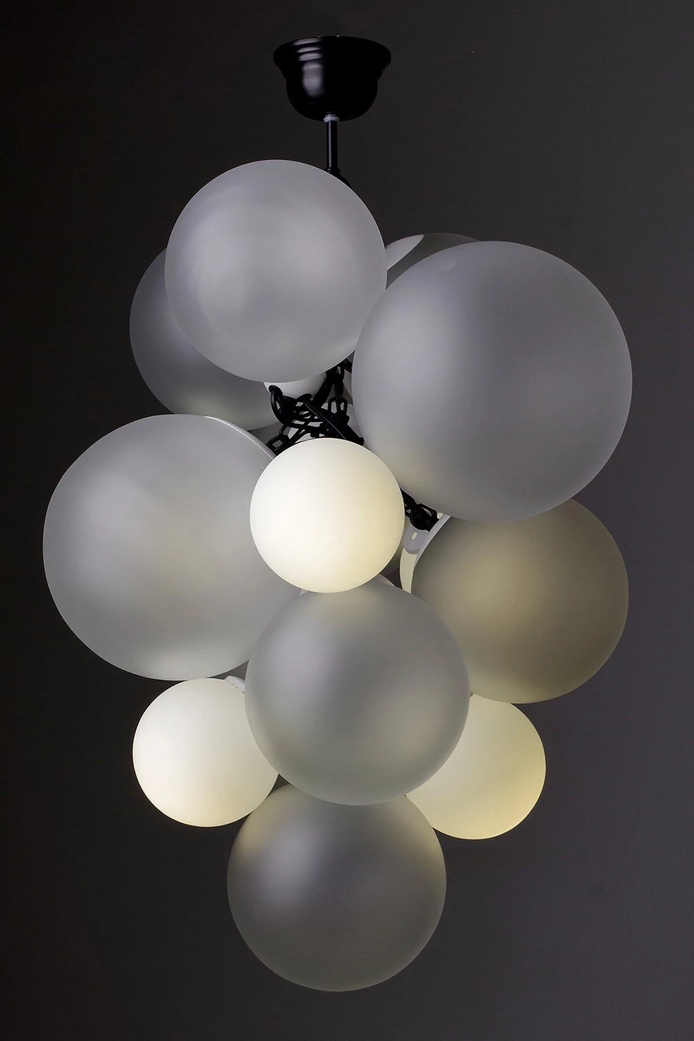   
                        
                        Люстра NB LIGHT (Україна) 50693    
                         У стилі Модерн.  
                        Тип джерела світла: світлодіодна лампа, змінна.                         Форма: Коло.                         Кольори плафонів і підвісок: Прозорий, Білий.                         Матеріал: Скло.                          фото 3