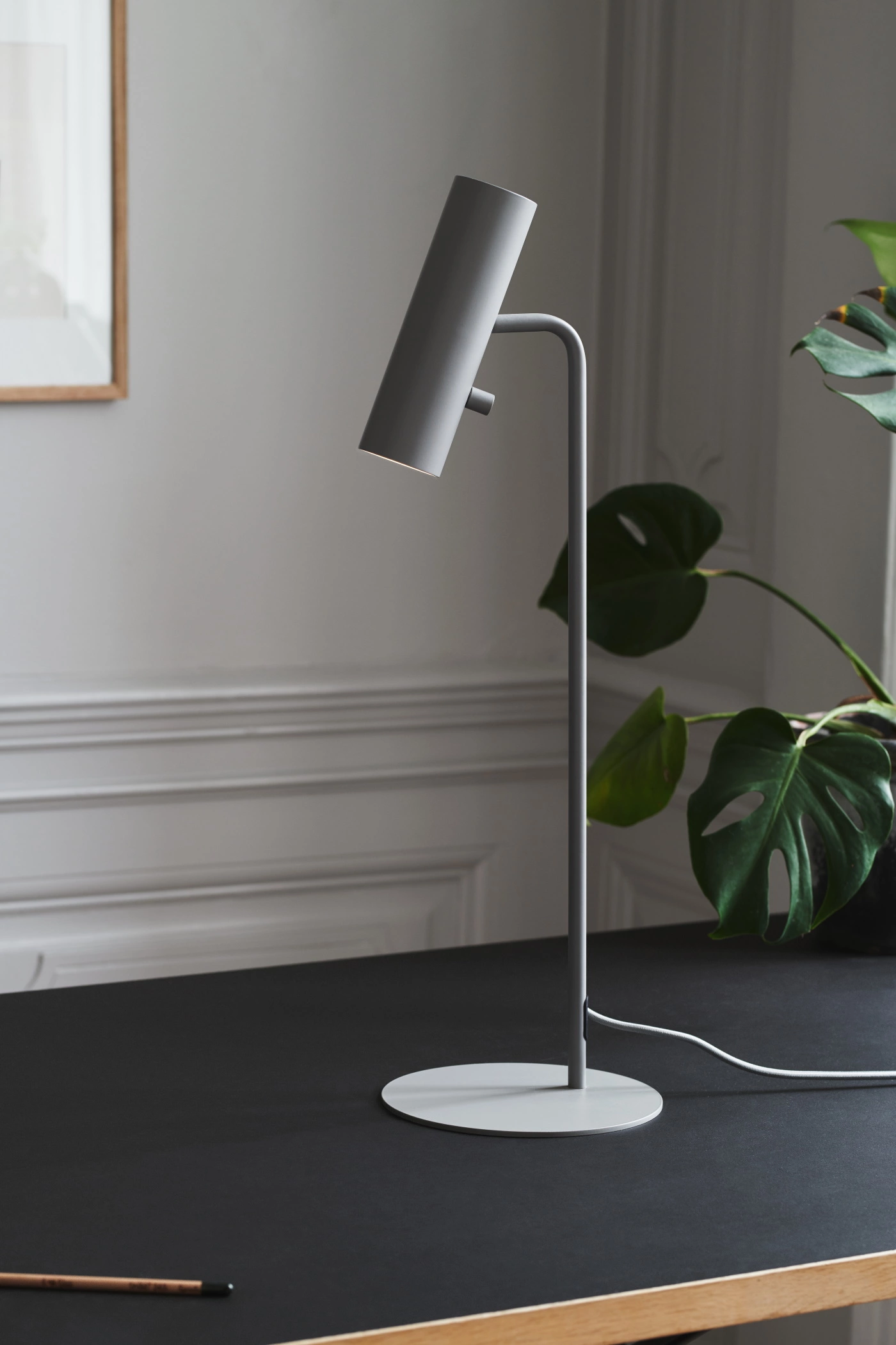   
                        Настільна лампа NORDLUX (Данія) 51109    
                         у стилі скандинавський, лофт.  
                        Тип джерела світла: cвітлодіодні led, галогенні.                                                 Кольори плафонів і підвісок: сірий.                         Матеріал: пластик.                          фото 5