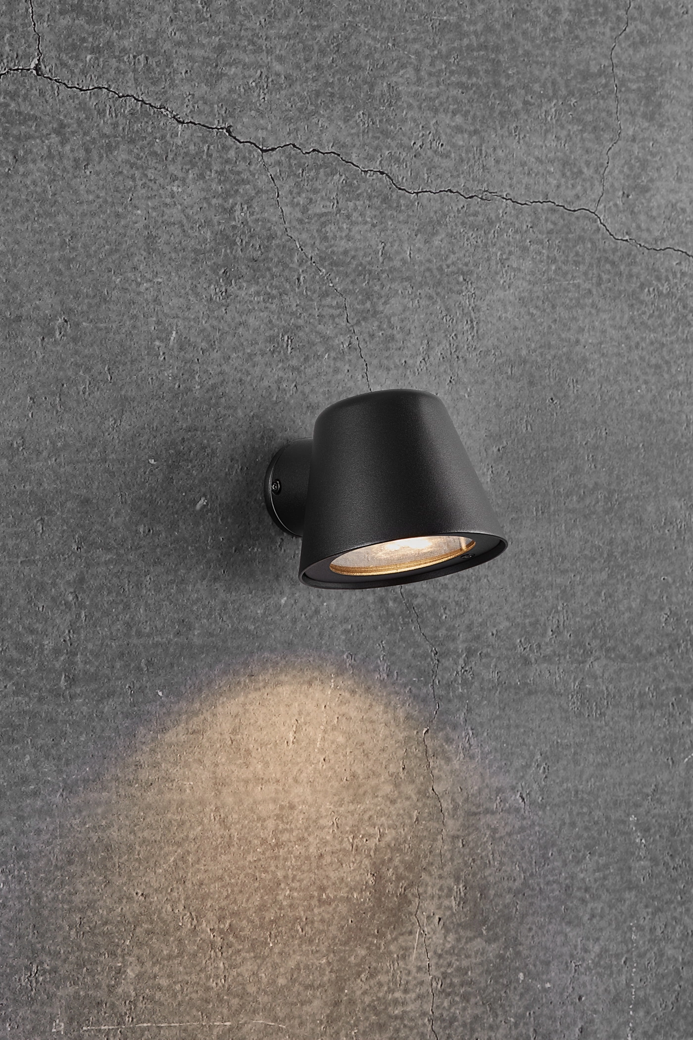   
                        
                        Светильник уличный NORDLUX (Дания) 51131    
                         в стиле Лофт.  
                        Тип источника света: светодиодная лампа, сменная.                                                 Цвета плафонов и подвесок: Черный.                         Материал: Металл.                          фото 4