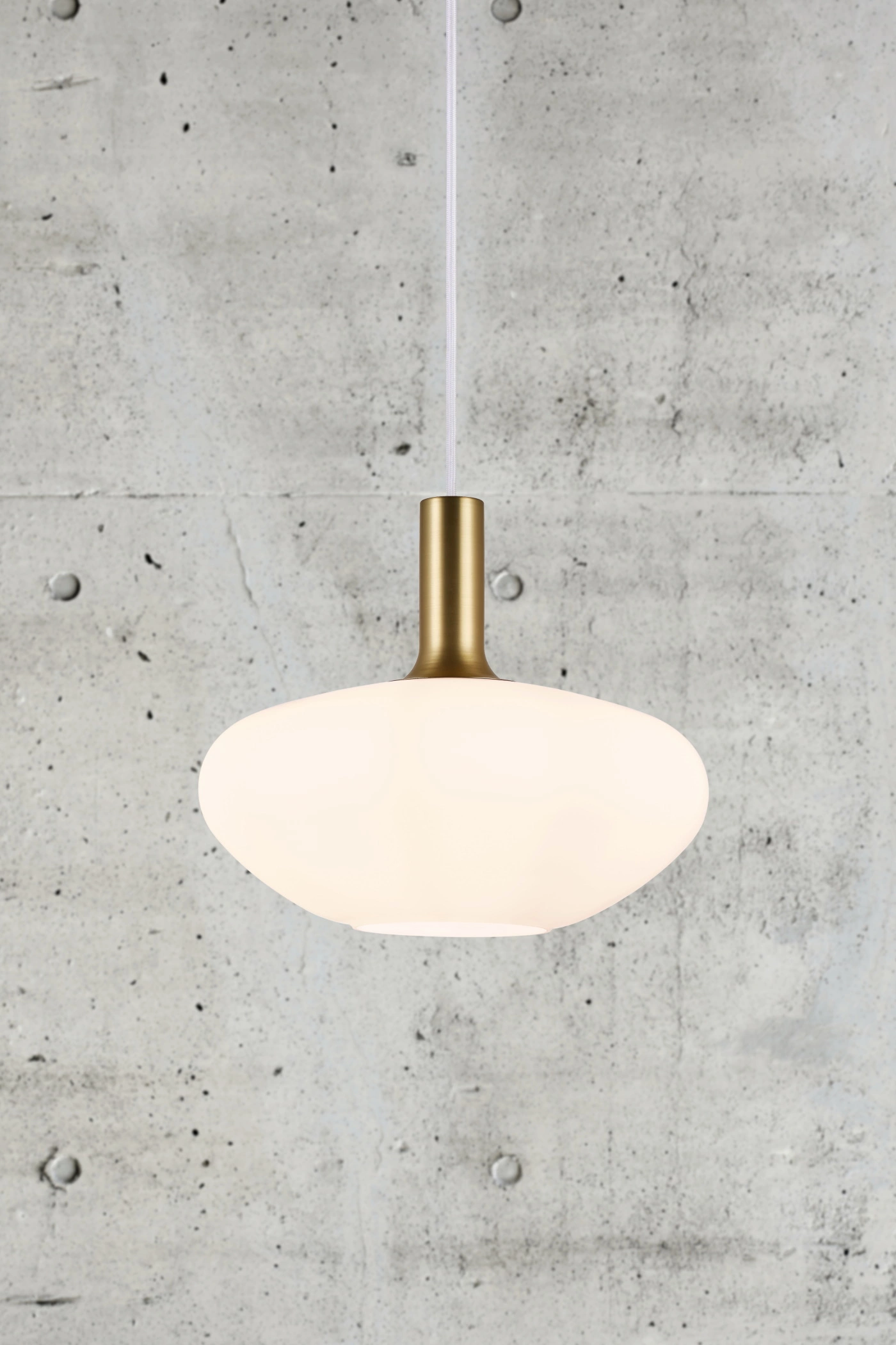   
                        Люстра NORDLUX (Данія) 51140    
                         у стилі Модерн.  
                        Тип джерела світла: світлодіодна лампа, змінна.                         Форма: Коло.                         Кольори плафонів і підвісок: Білий.                         Матеріал: Скло.                          фото 3