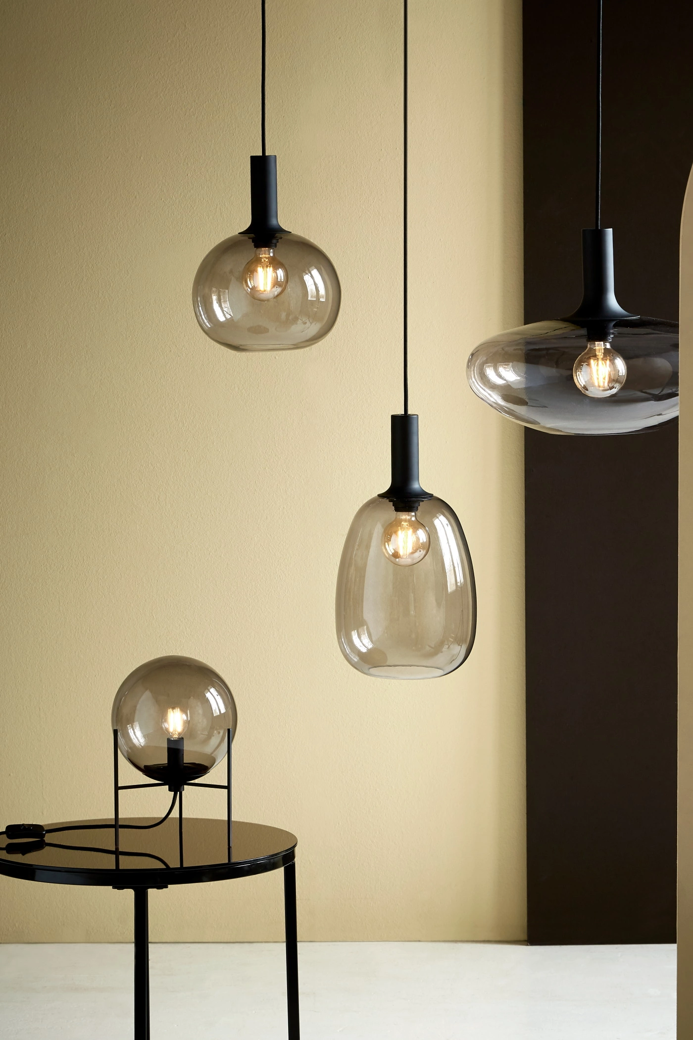   
                        
                        Настільна лампа NORDLUX (Данія) 51145    
                         у стилі Хай-тек, Лофт.  
                        Тип джерела світла: світлодіодна лампа, змінна.                                                 Кольори плафонів і підвісок: Сірий.                         Матеріал: Скло.                          фото 4