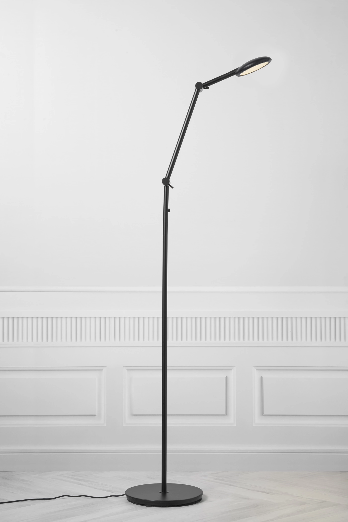   
                        
                        Торшер NORDLUX (Данія) 51155    
                         у стилі Хай-тек, Лофт.  
                        Тип джерела світла: вбудований led-модуль, незмінний.                                                 Кольори плафонів і підвісок: Чорний.                         Матеріал: Метал, Алюміній.                          фото 4