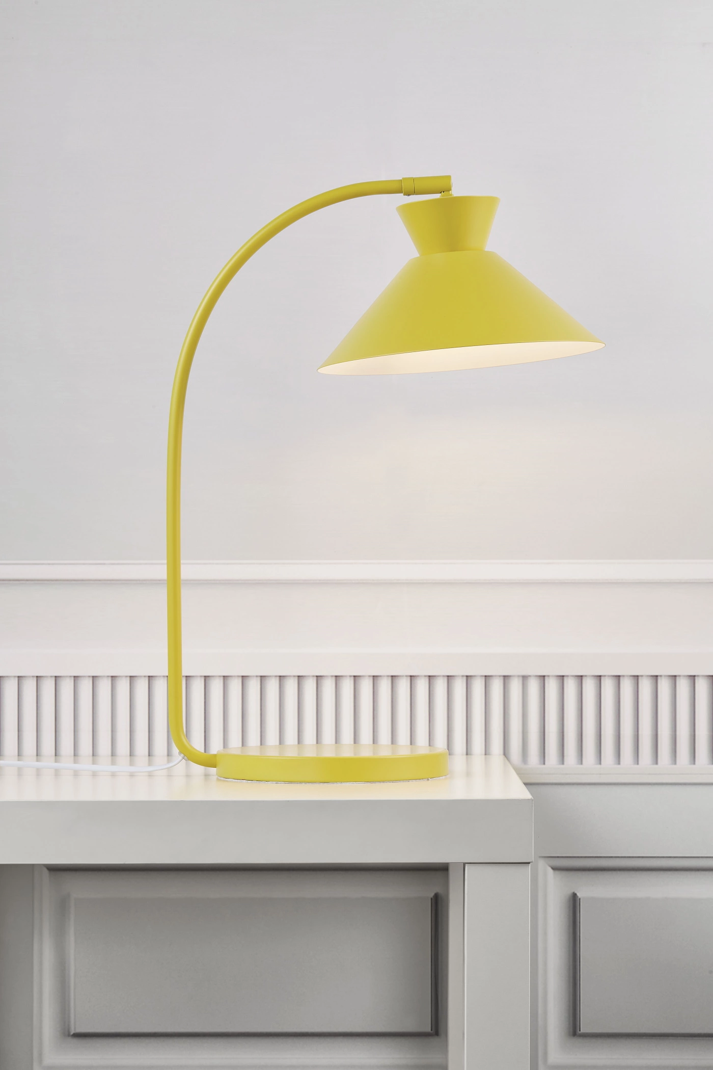   
                        
                        Настільна лампа NORDLUX (Данія) 51185    
                         у стилі Скандинавський.  
                        Тип джерела світла: світлодіодна лампа, змінна.                                                 Кольори плафонів і підвісок: Жовтий.                         Матеріал: Метал.                          фото 4