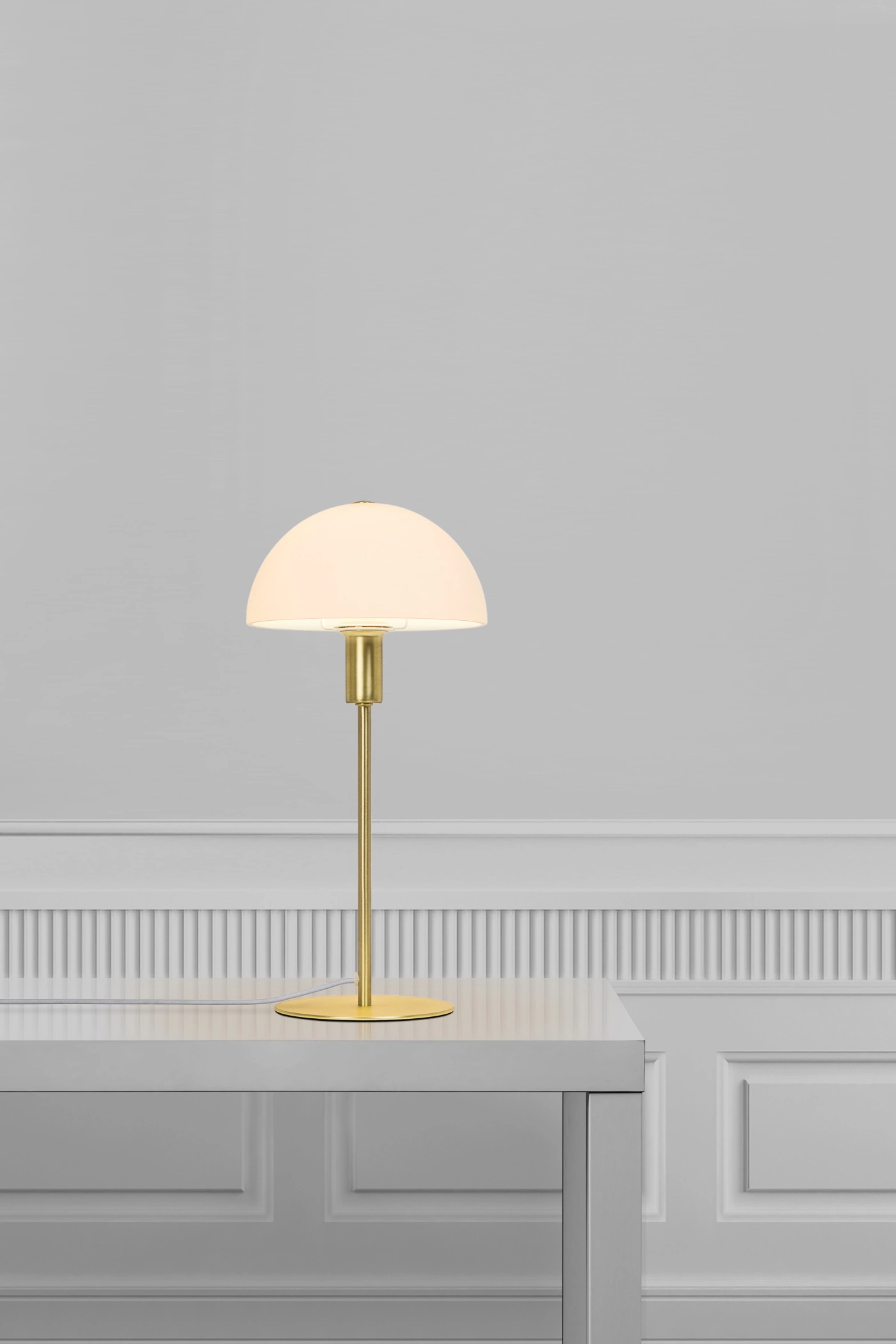   
                        Настольная лампа NORDLUX  (Дания) 51203    
                         в стиле Модерн.  
                        Тип источника света: светодиодная лампа, сменная.                                                 Цвета плафонов и подвесок: Белый.                         Материал: Стекло.                          фото 4