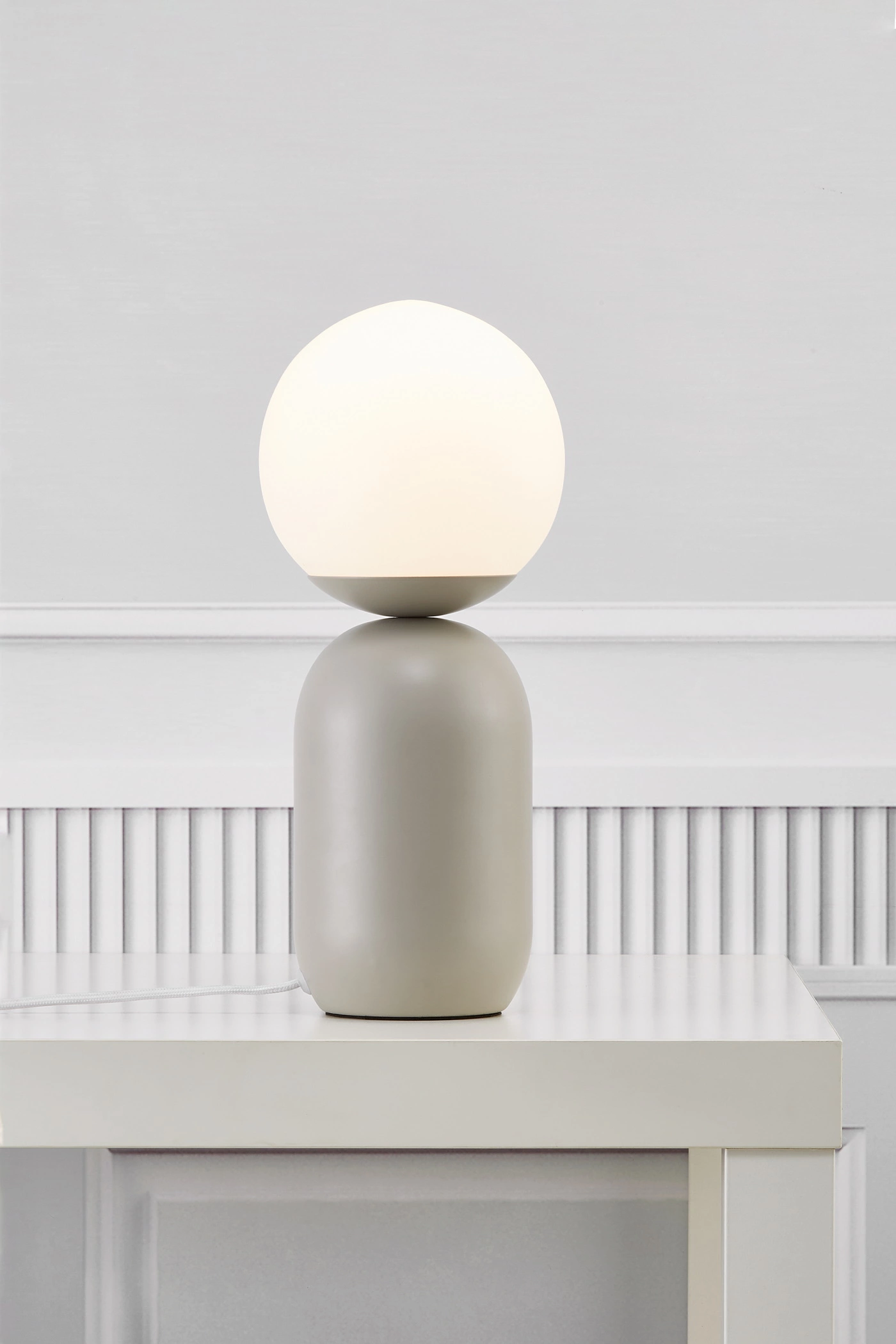   
                        
                        Настільна лампа NORDLUX (Данія) 51276    
                         у стилі Модерн, Скандинавський.  
                        Тип джерела світла: світлодіодна лампа, змінна.                                                 Кольори плафонів і підвісок: Білий.                         Матеріал: Скло.                          фото 5