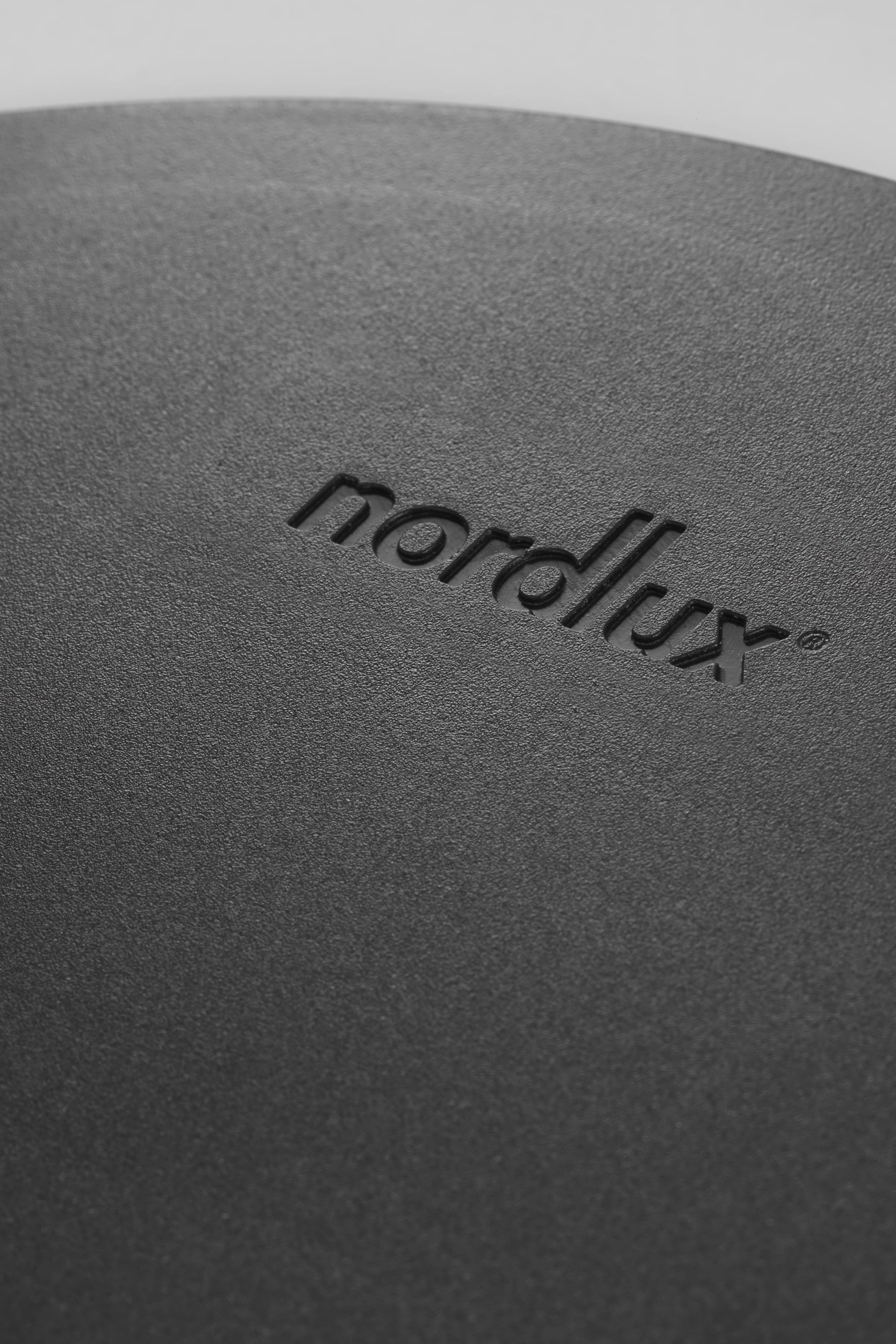   
                        
                        Настольная лампа NORDLUX (Дания) 51328    
                         В стиле Модерн.  
                        Тип источника света: встроенный led-модуль, несъемный.                                                 Цвета плафонов и подвесок: Белый.                         Материал: Пластик.                          фото 4
