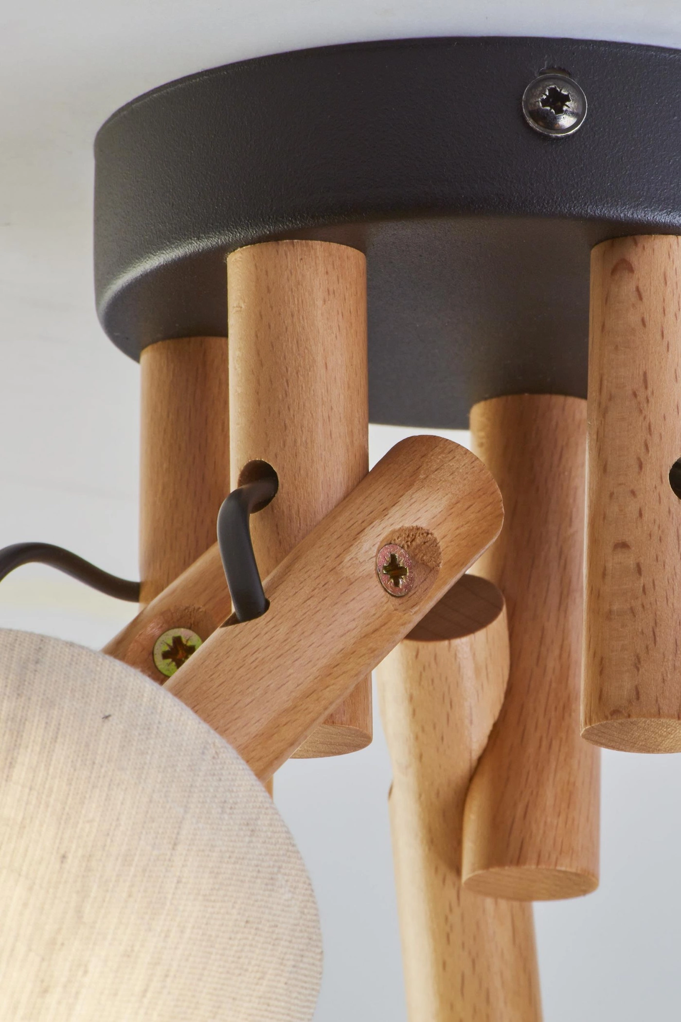   
                        
                        Люстра TK LIGHTING (Польща) 51372    
                         У стилі Кантрі, Модерн.  
                        Тип джерела світла: світлодіодна лампа, змінна.                         Форма: Коло.                         Кольори плафонів і підвісок: Бежевий.                         Матеріал: Тканина.                          фото 4