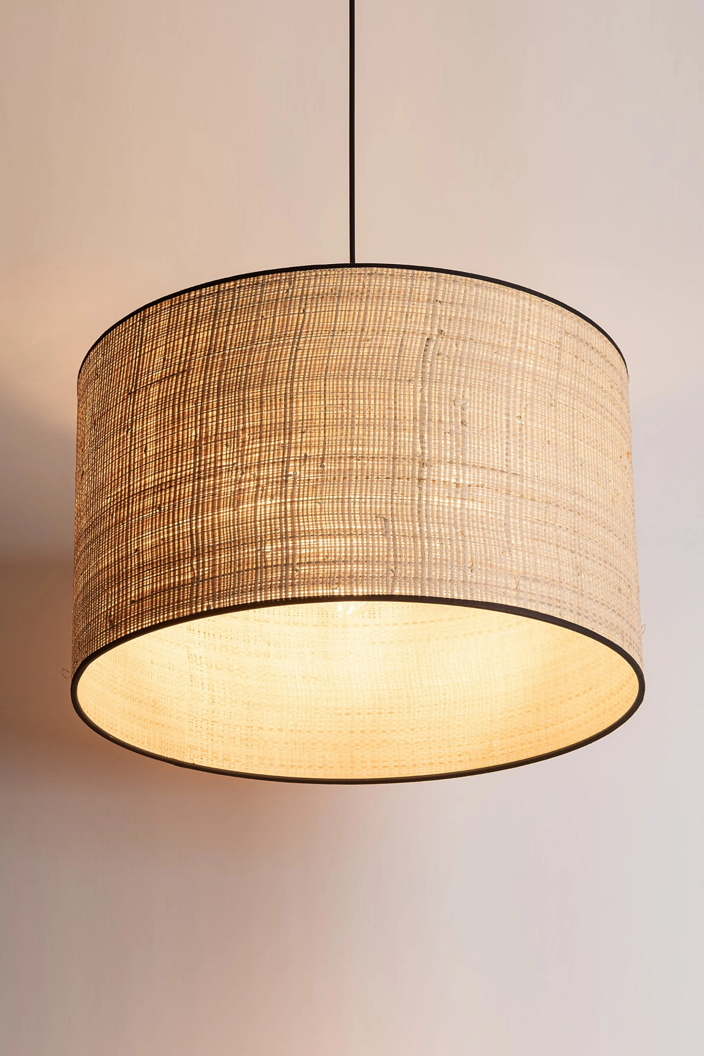   
                        
                        Люстра TK LIGHTING (Польща) 51474    
                         У стилі Модерн.  
                        Тип джерела світла: світлодіодна лампа, змінна.                         Форма: Циліндр.                         Кольори плафонів і підвісок: Бежевий, Чорний.                         Матеріал: Тканина.                          фото 4