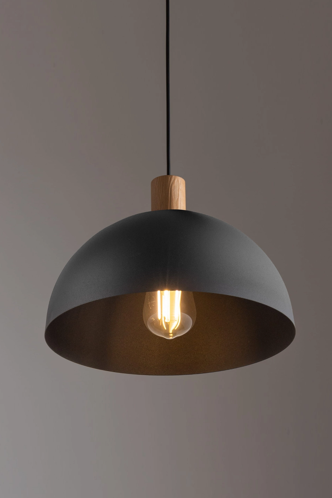   
                        
                        Люстра TK LIGHTING (Польша) 51483    
                         в стиле Лофт, Скандинавский.  
                        Тип источника света: светодиодная лампа, сменная.                         Форма: Круг.                         Цвета плафонов и подвесок: Черный.                         Материал: Металл.                          фото 3