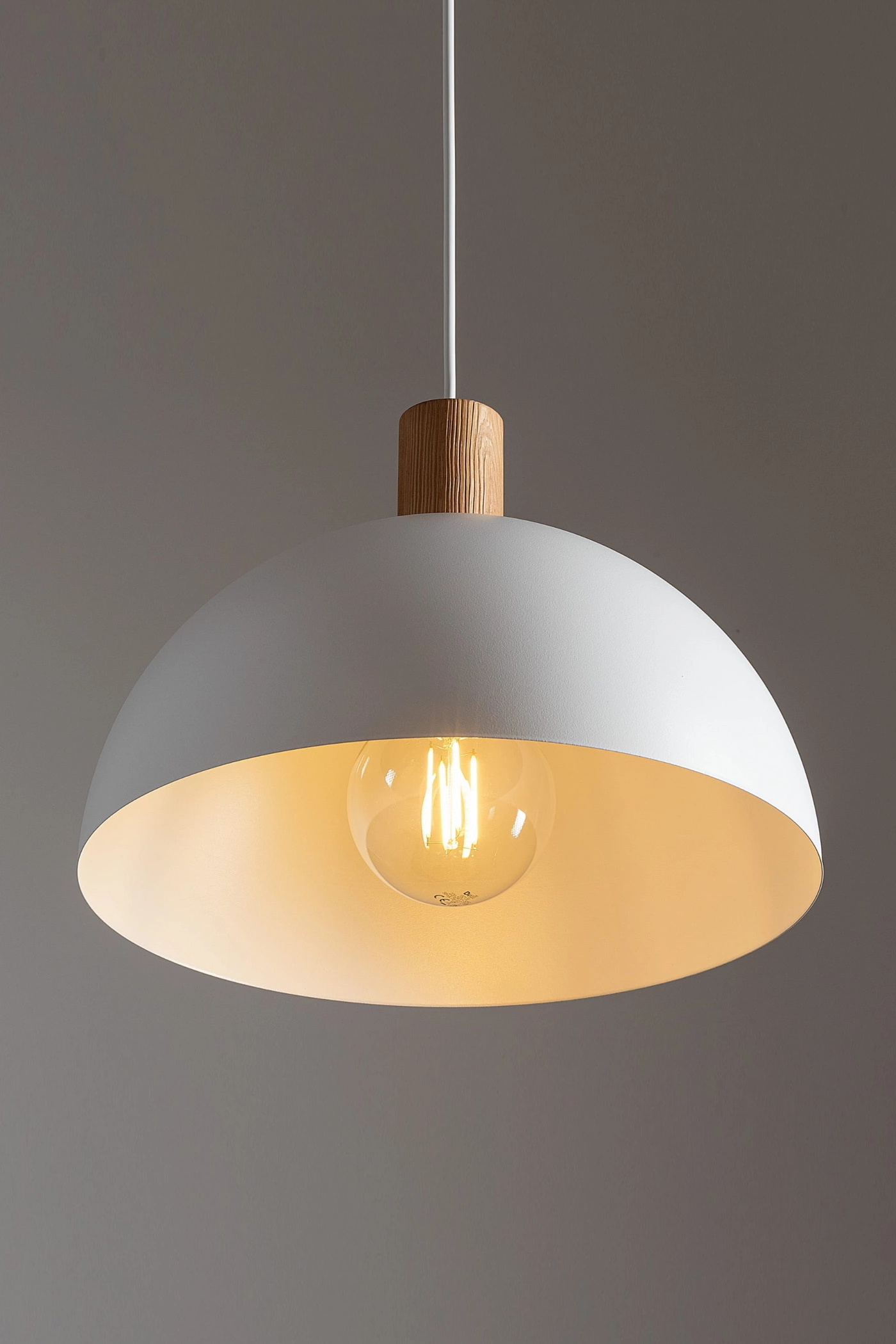   
                        
                        Люстра TK LIGHTING (Польща) 51487    
                         У стилі Скандинавський, Модерн.  
                        Тип джерела світла: світлодіодна лампа, змінна.                         Форма: Коло.                         Кольори плафонів і підвісок: Білий.                         Матеріал: Метал.                          фото 4