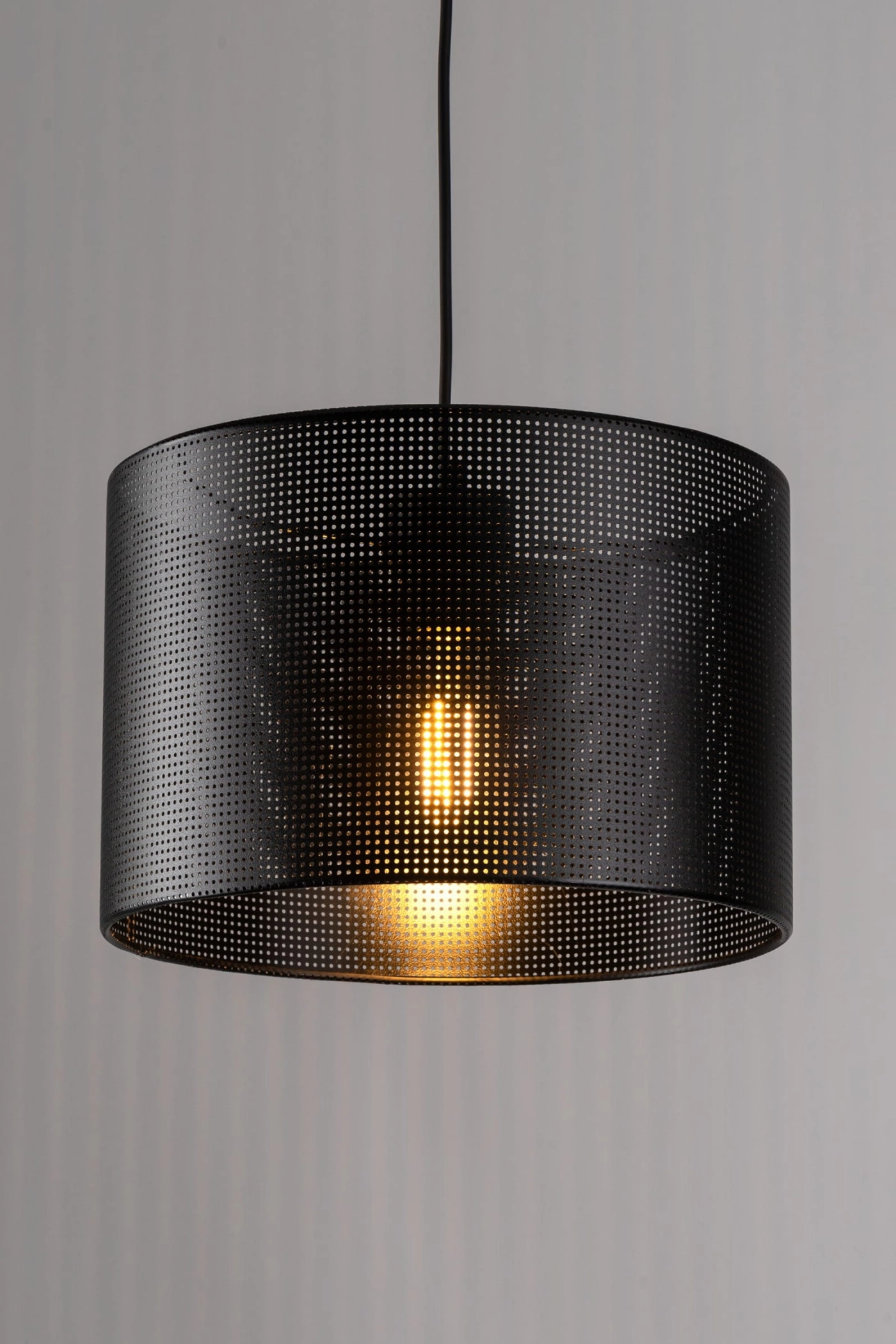   
                        
                        Люстра TK LIGHTING (Польща) 51669    
                         У стилі Лофт.  
                        Тип джерела світла: світлодіодна лампа, змінна.                         Форма: Циліндр.                         Кольори плафонів і підвісок: Чорний.                         Матеріал: Пластик.                          фото 3