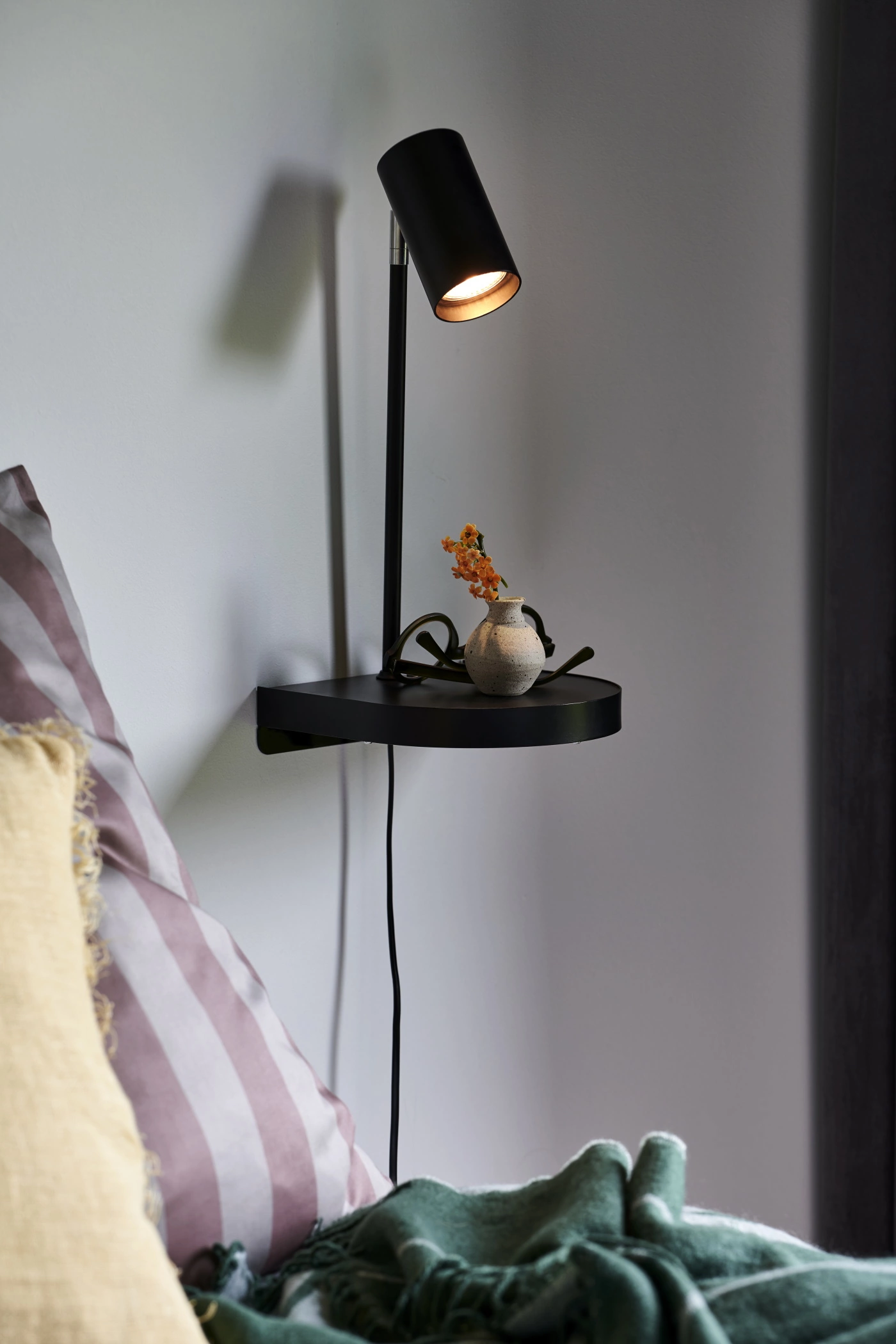   
                        
                        Бра NORDLUX (Данія) 51939    
                         у стилі Хай-тек.  
                        Тип джерела світла: світлодіодна лампа, змінна.                                                 Кольори плафонів і підвісок: Чорний.                         Матеріал: Метал, Пластик.                          фото 5