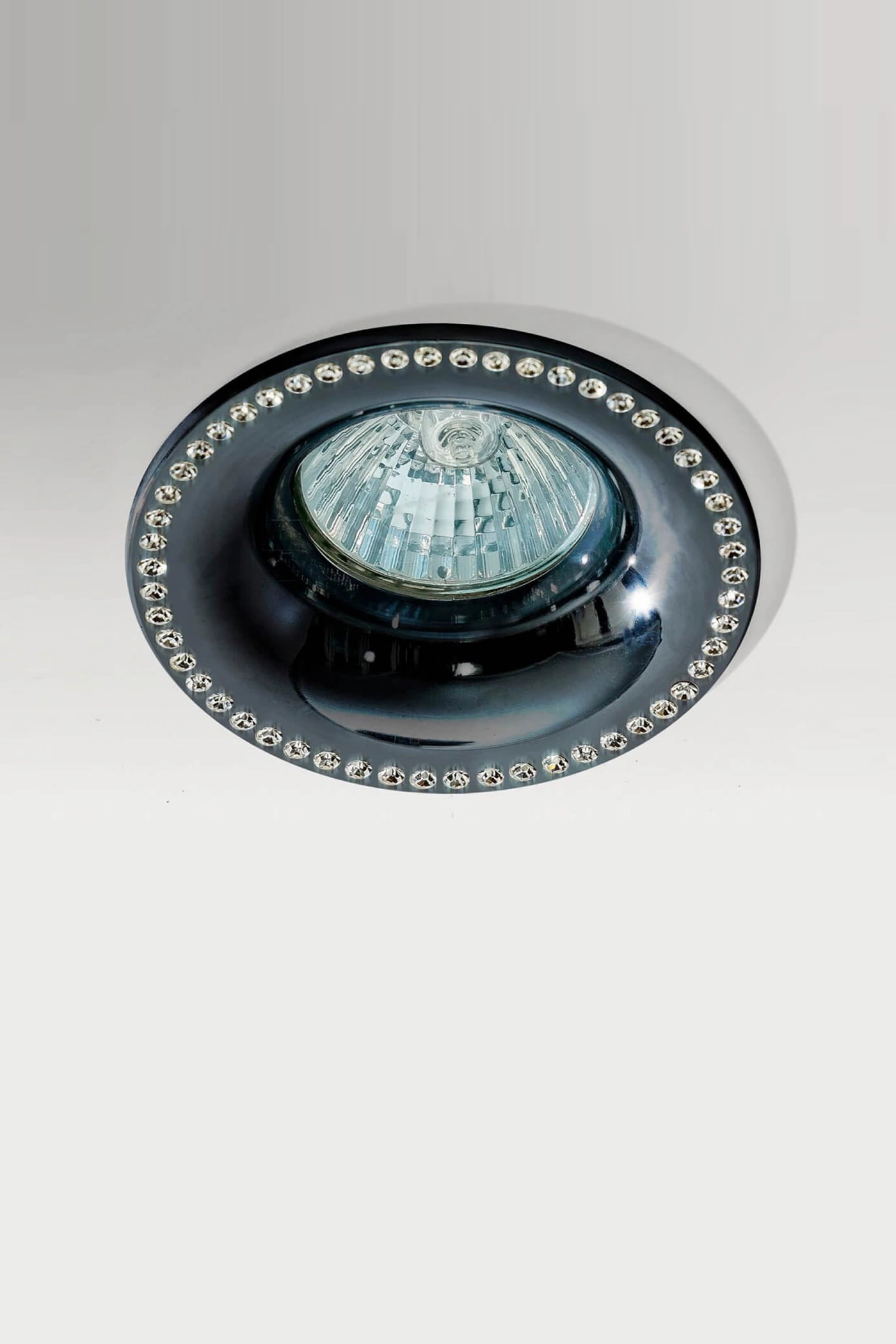   
                        
                        Точечный светильник AZZARDO (Польша) 52251    
                         в стиле Модерн, Арт-деко.  
                        Тип источника света: светодиодная лампа, сменная.                         Форма: Круг.                         Цвета плафонов и подвесок: Черный.                         Материал: Алюминий.                          фото 2
