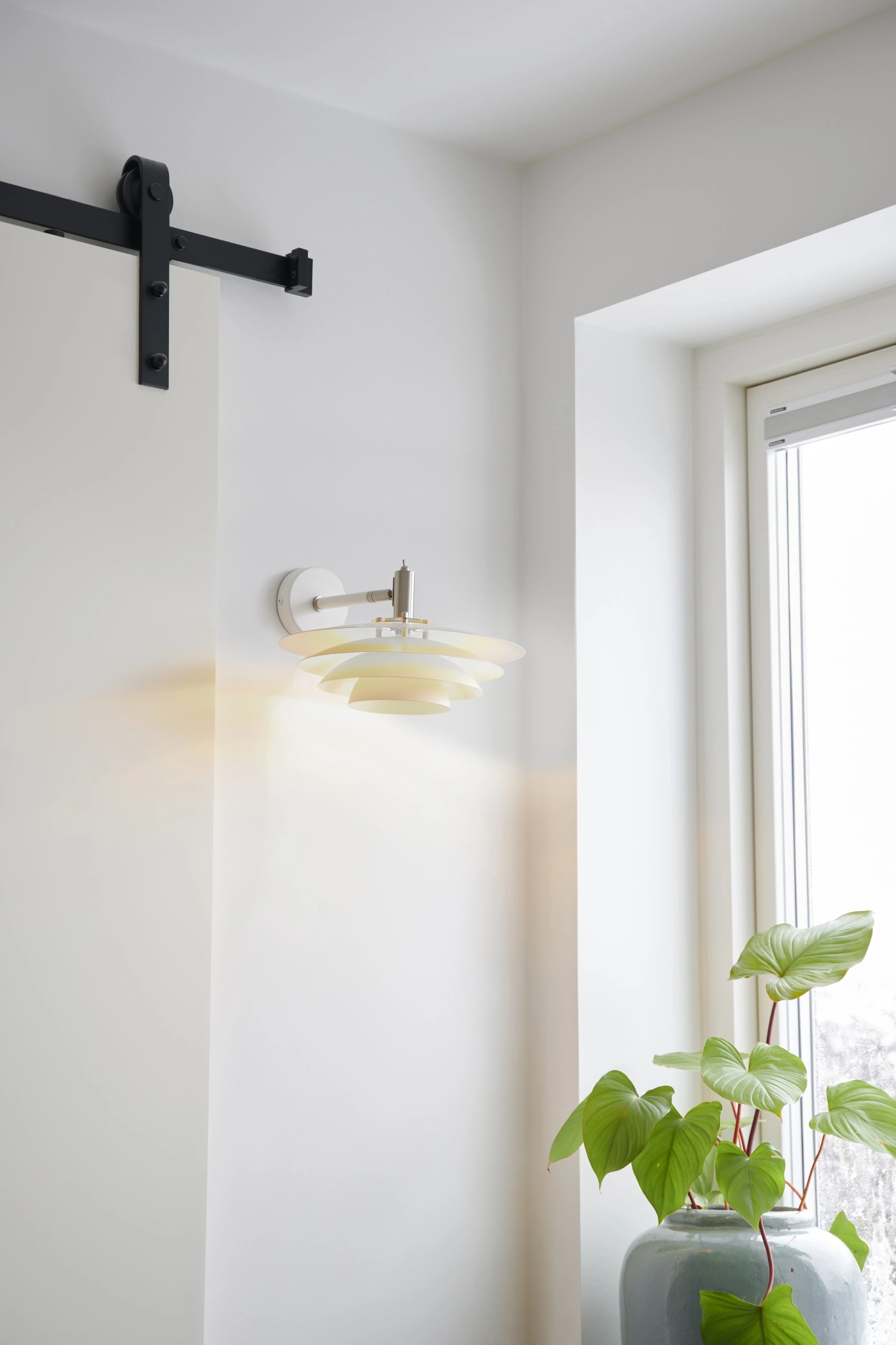  
                        Бра NORDLUX  (Дания) 52438    
                         в стиле Модерн, Хай-тек.  
                        Тип источника света: светодиодная лампа, сменная.                                                 Цвета плафонов и подвесок: Белый.                         Материал: Металл.                          фото 4