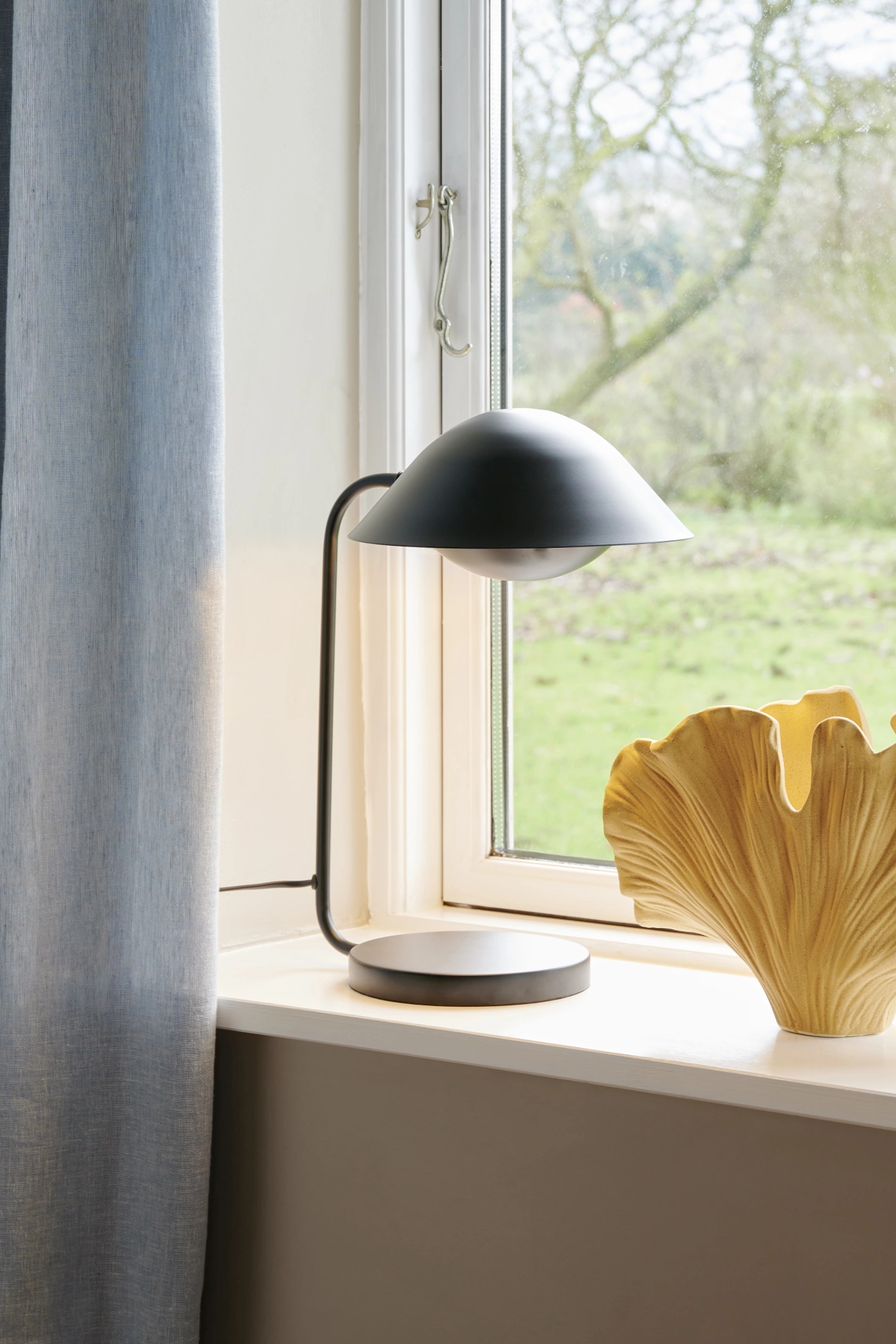   
                        
                        Настільна лампа NORDLUX (Данія) 52453    
                         у стилі Скандинавський, Лофт, Модерн.  
                        Тип джерела світла: світлодіодна лампа, змінна.                                                 Кольори плафонів і підвісок: Чорний.                         Матеріал: Пластик.                          фото 2
