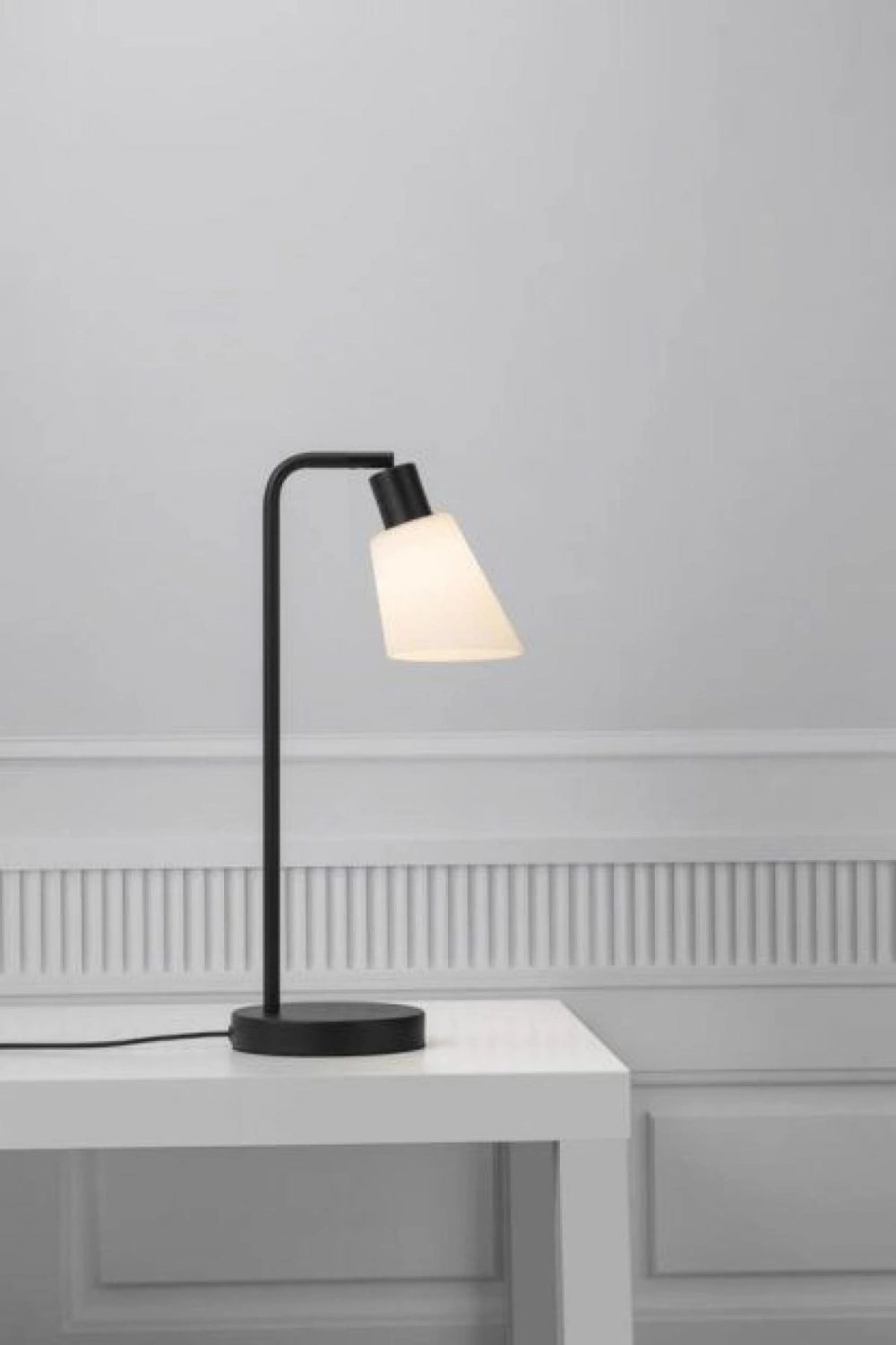   
                        
                        Настільна лампа NORDLUX (Данія) 52512    
                         у стилі Модерн.  
                        Тип джерела світла: світлодіодна лампа, змінна.                                                 Кольори плафонів і підвісок: Білий.                         Матеріал: Скло.                          фото 3