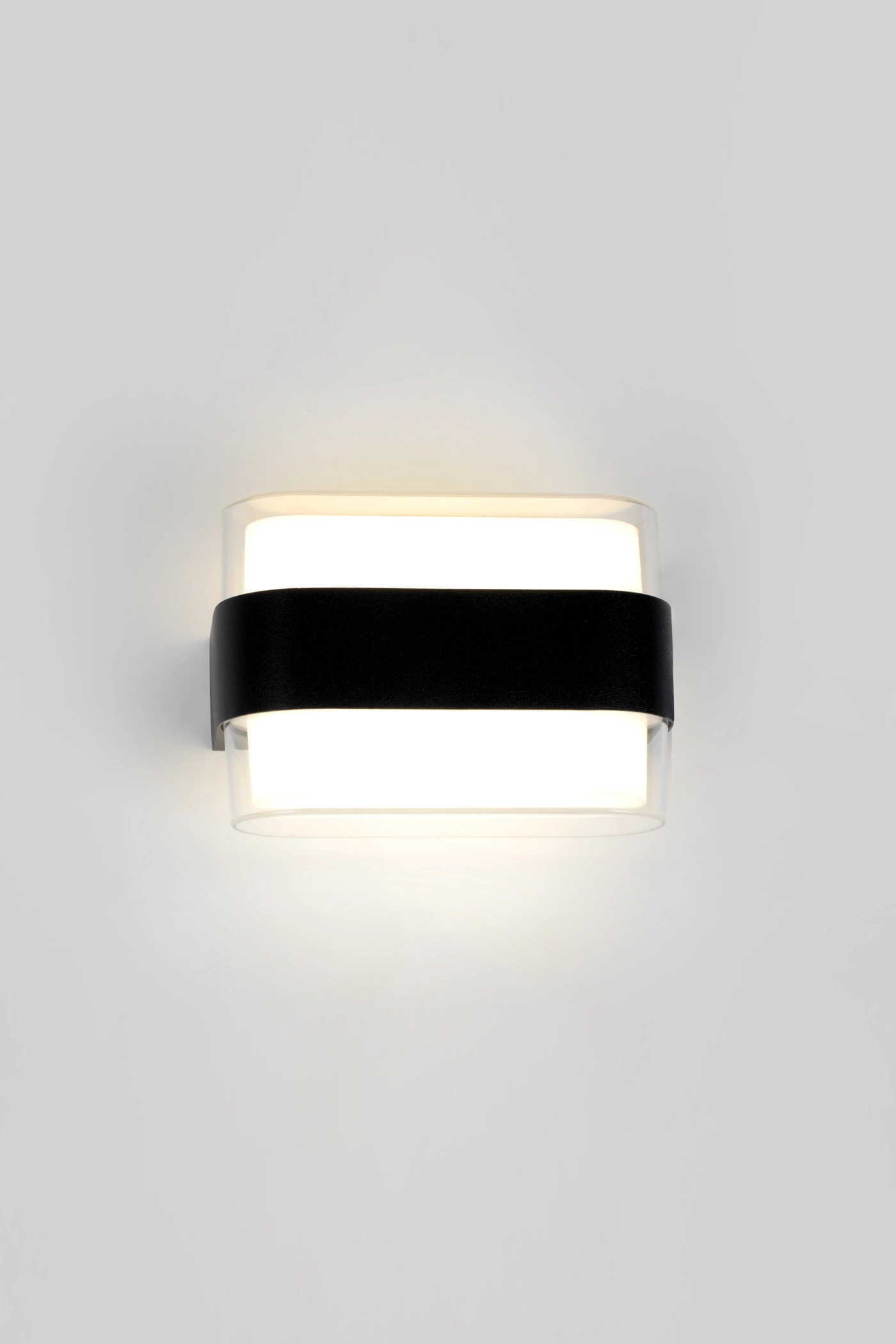   
                        
                        Світильник настінний LAGUNA LIGHTING (Україна) 52770    
                         у стилі Модерн.  
                        Тип джерела світла: вбудований led-модуль, незмінний.                                                 Кольори плафонів і підвісок: Прозорий, Білий, Чорний.                         Матеріал: Алюміній, Скло.                          фото 1