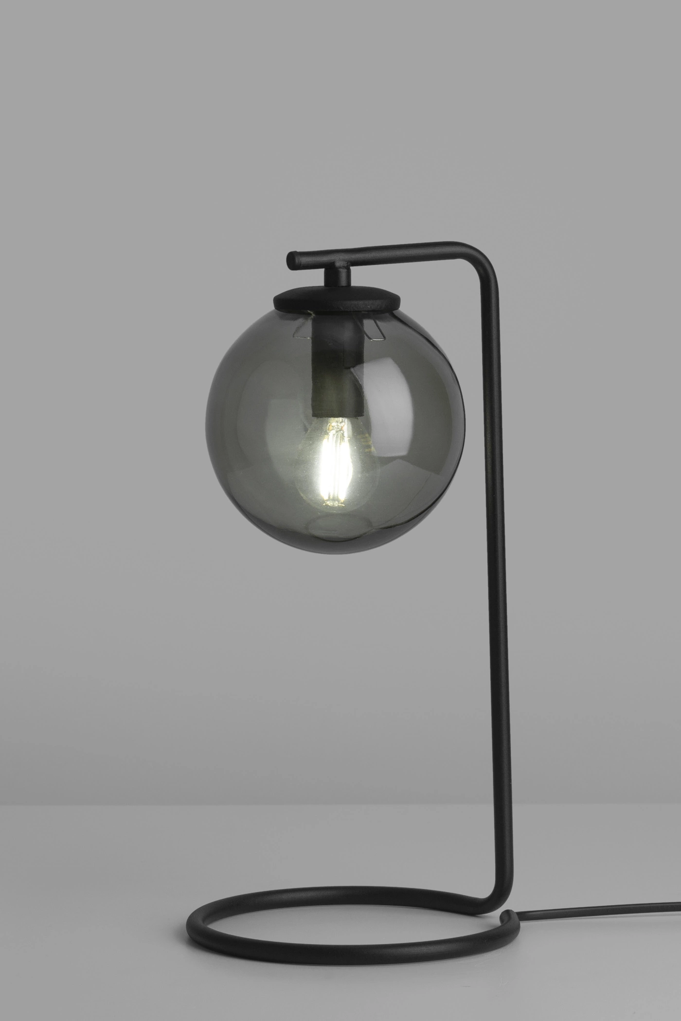   
                        
                        Настільна лампа NB LIGHT (Україна) 52786    
                         у стилі Хай-тек.  
                        Тип джерела світла: світлодіодна лампа, змінна.                                                 Кольори плафонів і підвісок: Сірий.                         Матеріал: Скло.                          фото 3
