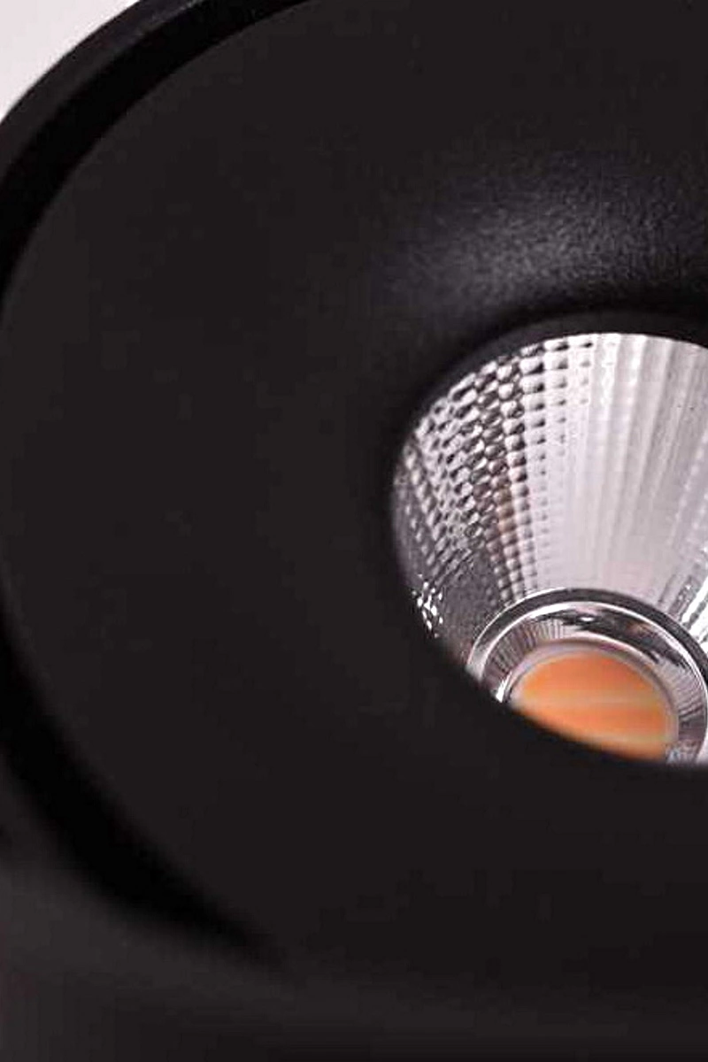   
                        
                        Точковий світильник AZZARDO (Польща) 53471    
                         у стилі Хай-тек.  
                        Тип джерела світла: вбудований led-модуль, незмінний.                         Форма: Циліндр.                         Кольори плафонів і підвісок: Чорний.                         Матеріал: Метал.                          фото 6