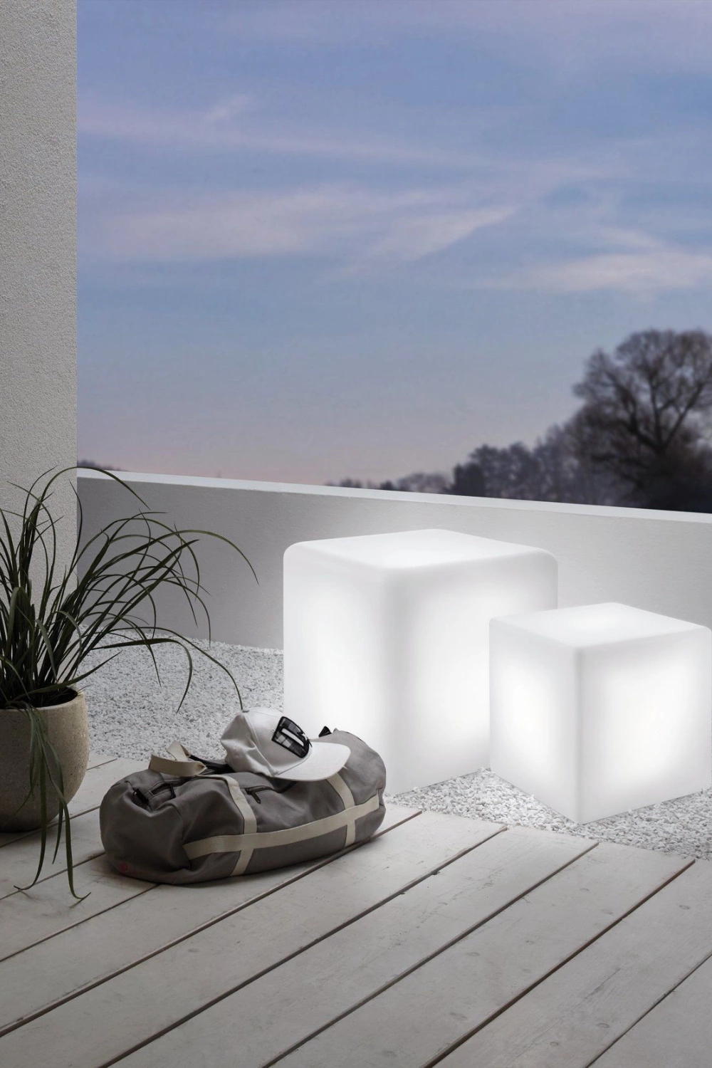   
                        Світильник вуличний EGLO (Австрія) 53703    
                         у стилі Модерн.  
                        Тип джерела світла: cвітлодіодні led, енергозберігаючі, розжарювання.                                                 Кольори плафонів і підвісок: Білий.                         Матеріал: Пластик.                          фото 2