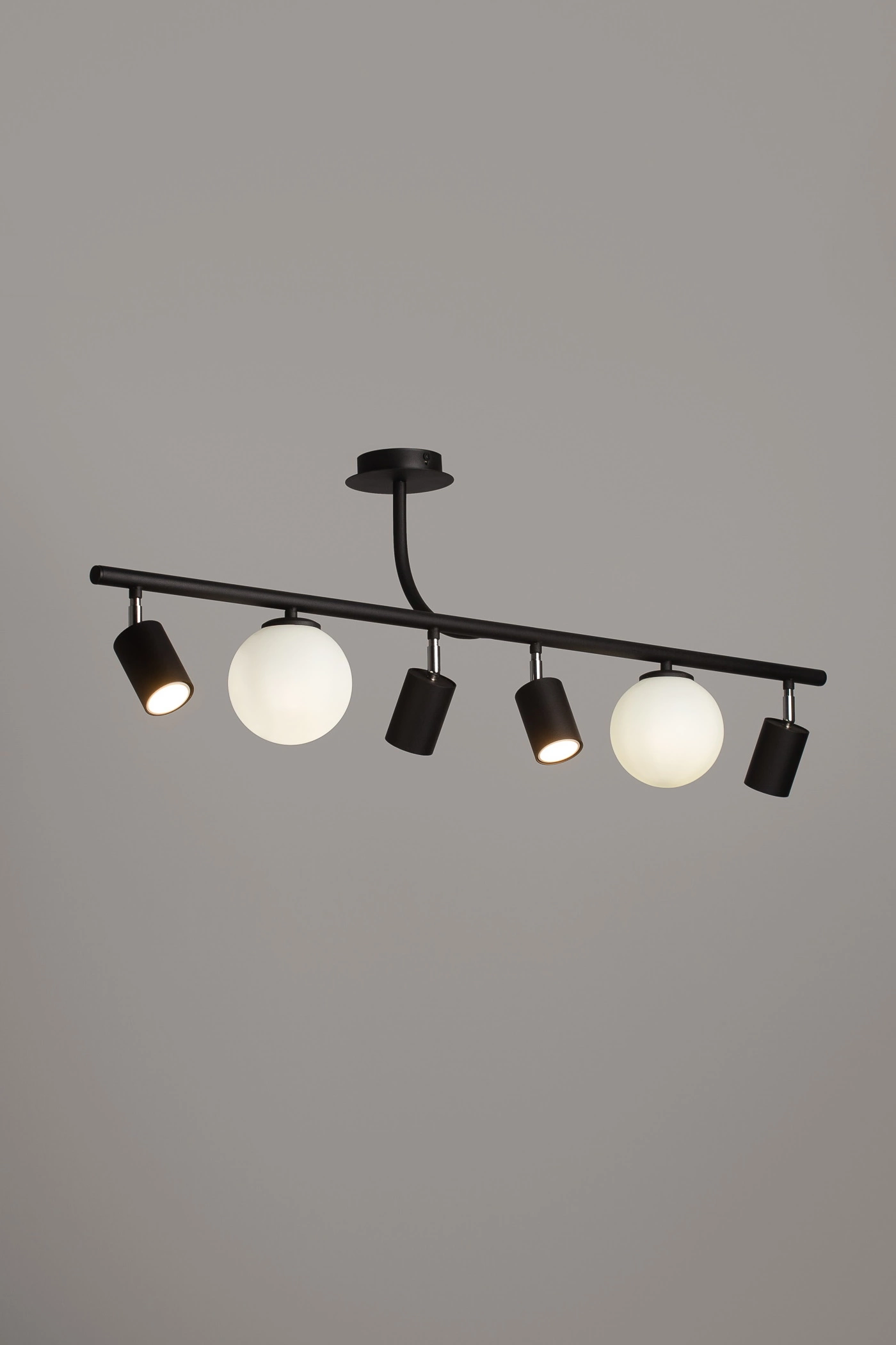  
                        
                        Люстра NB LIGHT (Украина) 54284    
                         В стиле Модерн, Хай-тек.  
                        Тип источника света: светодиодная лампа, сменная.                         Форма: Прямоугольник.                         Цвета плафонов и подвесок: Черный, Белый.                         Материал: Металл, Стекло.                          фото 3