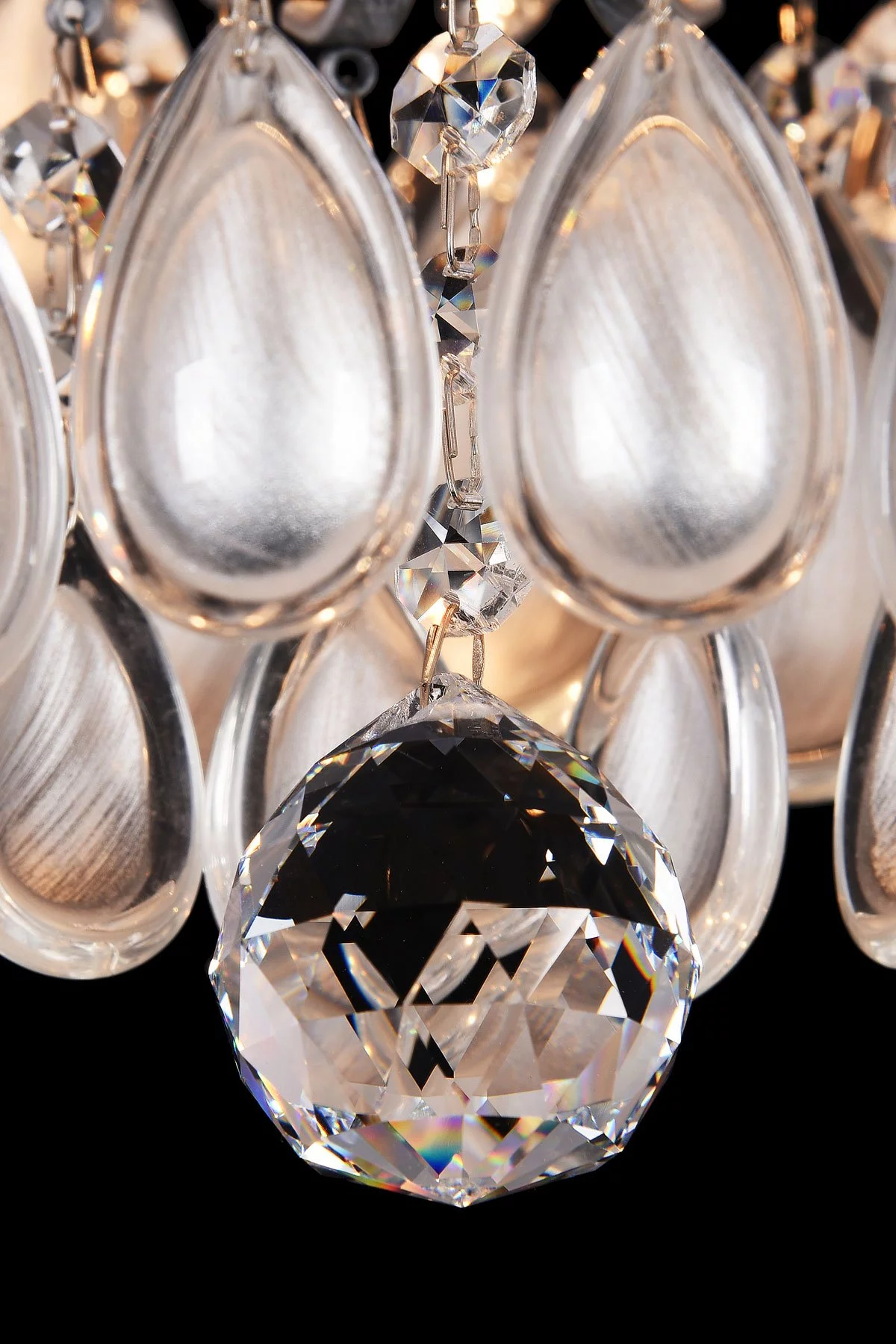   
                        
                        Люстра VASMAR (Україна) 54868    
                         у стилі Арт-деко.  
                        Тип джерела світла: світлодіодна лампа, змінна.                         Форма: Коло.                         Кольори плафонів і підвісок: Срібло, Прозорий.                         Матеріал: Скло.                          фото 6
