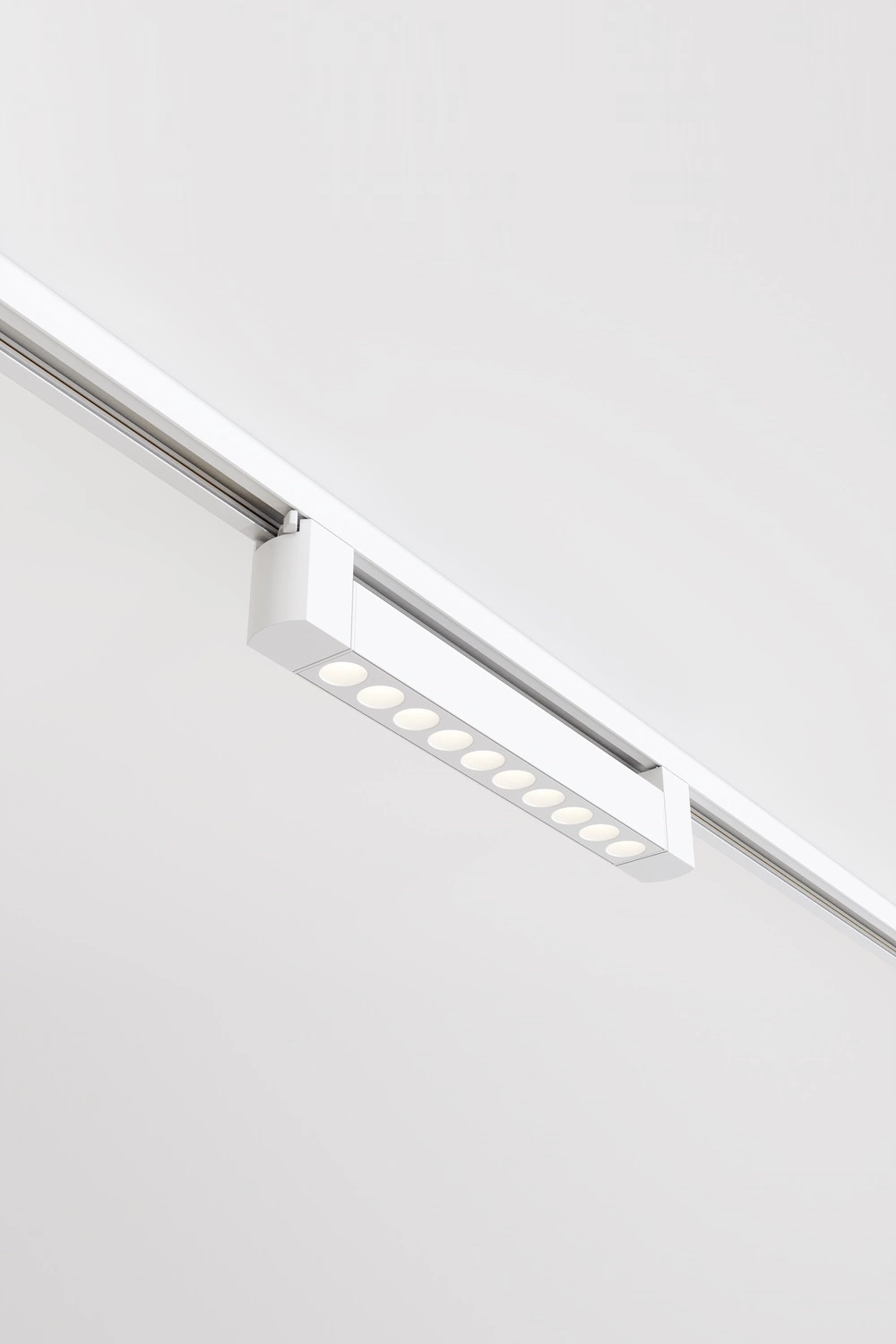  
                        
                        Трековый светильник VASMAR (Украина) 55112    
                         в стиле Хай-тек.  
                        Тип источника света: встроенный led-модуль, несъемный.                                                 Цвета плафонов и подвесок: Белый.                         Материал: Металл.                          фото 3