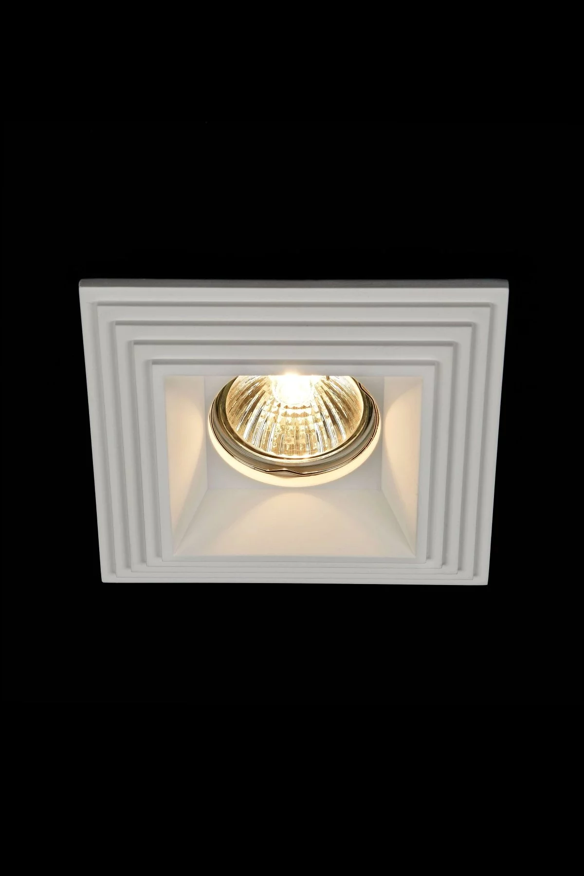   
                        
                        Точечный светильник VASMAR (Украина) 55143    
                         в стиле Модерн.  
                        Тип источника света: светодиодная лампа, сменная.                         Форма: Квадрат.                         Цвета плафонов и подвесок: Белый.                         Материал: Гипс.                          фото 1