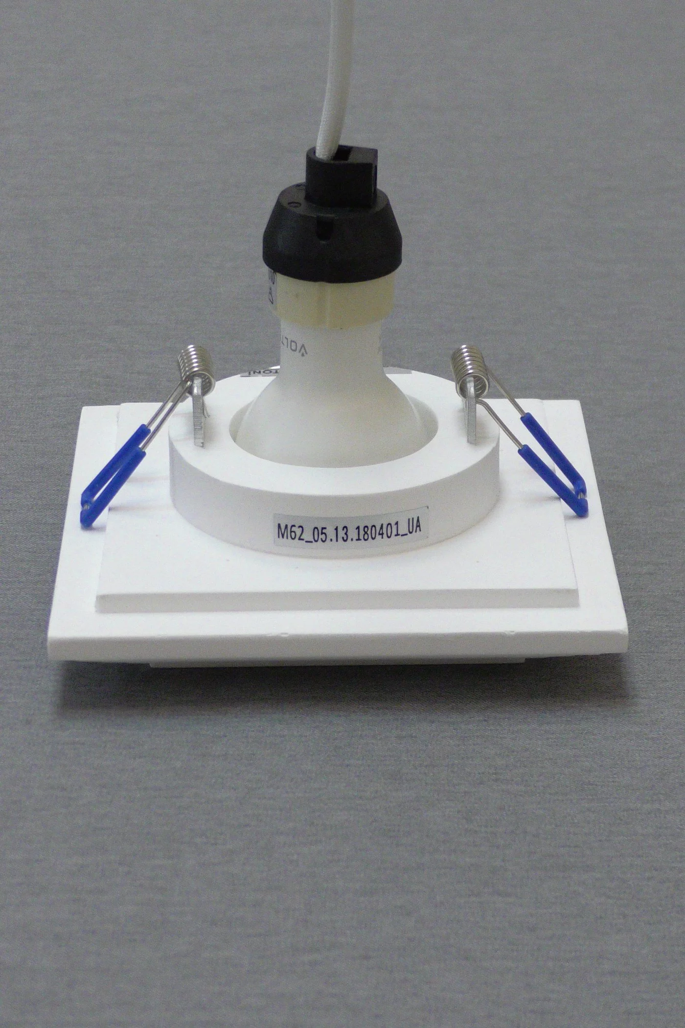   
                        
                        Точечный светильник VASMAR (Украина) 55143    
                         в стиле Модерн.  
                        Тип источника света: светодиодная лампа, сменная.                         Форма: Квадрат.                         Цвета плафонов и подвесок: Белый.                         Материал: Гипс.                          фото 9