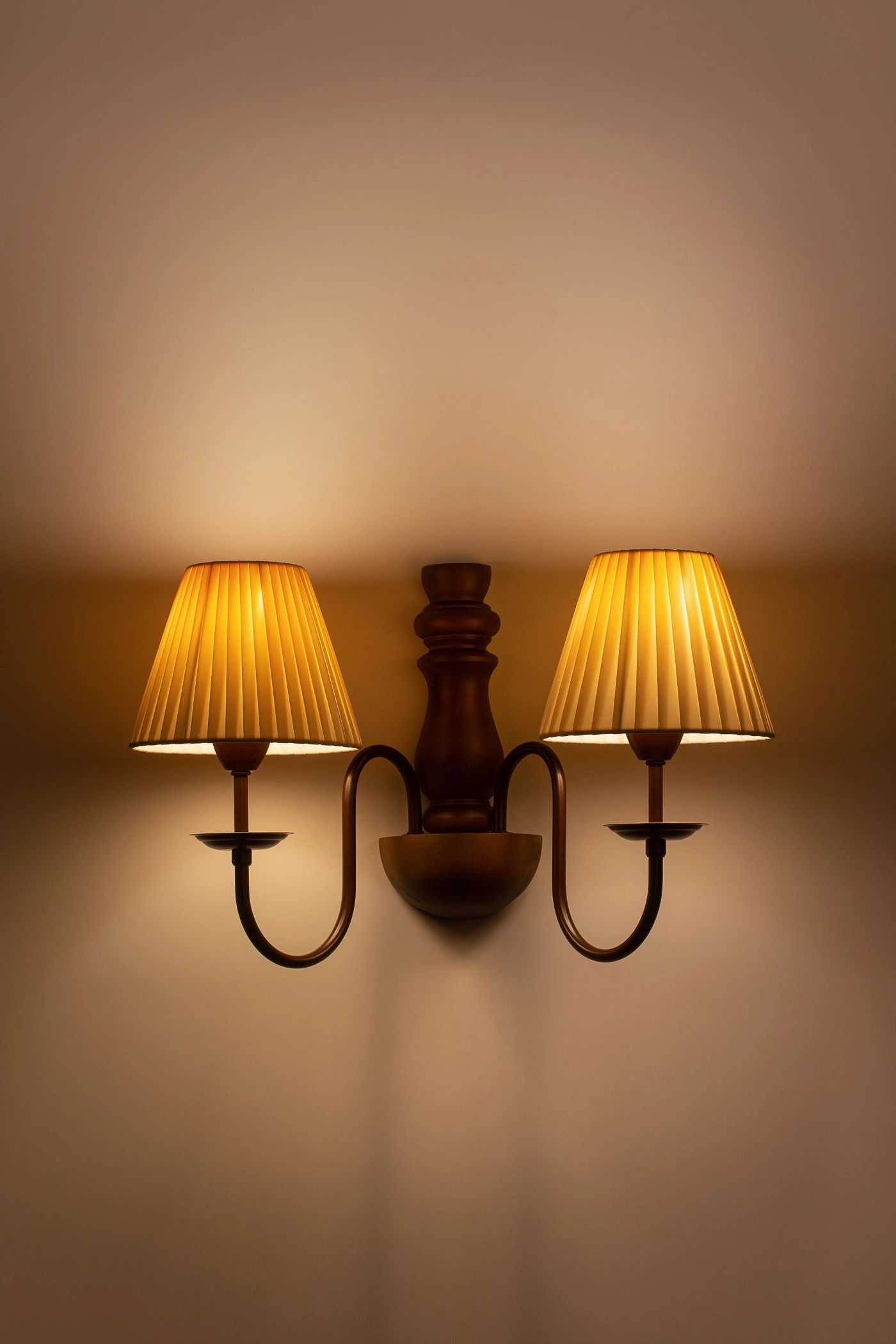   
                        
                        Бра NB LIGHT (Украина) 55324    
                         В стиле Прованс, Кантри, Скандинавский.  
                        Тип источника света: светодиодная лампа, сменная.                                                 Цвета плафонов и подвесок: Бежевый.                         Материал: Ткань.                          фото 3
