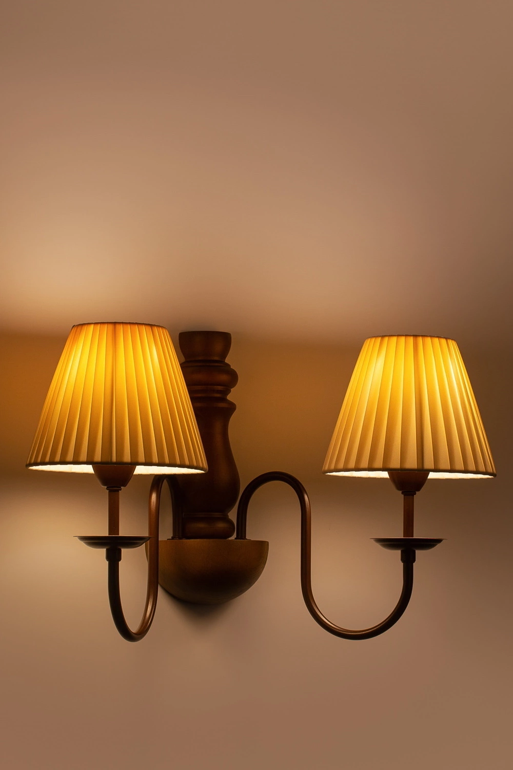   
                        
                        Бра NB LIGHT (Украина) 55324    
                         В стиле Прованс, Кантри, Скандинавский.  
                        Тип источника света: светодиодная лампа, сменная.                                                 Цвета плафонов и подвесок: Бежевый.                         Материал: Ткань.                          фото 4