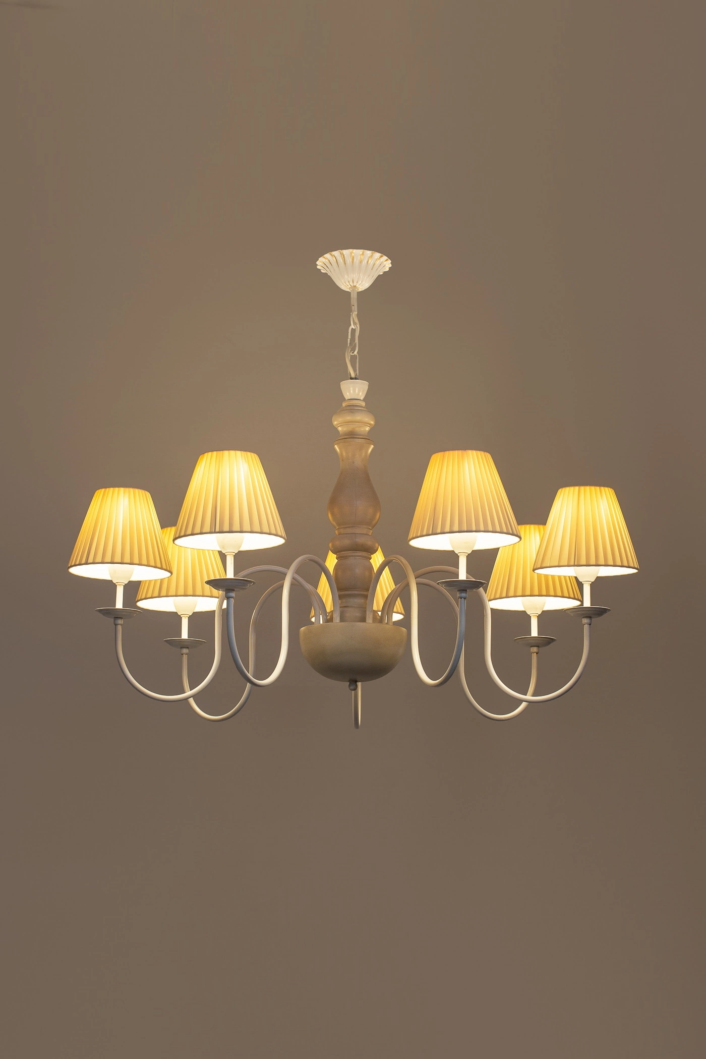   
                        
                        Люстра NB LIGHT (Украина) 55327    
                         В стиле Прованс, Классика.  
                        Тип источника света: светодиодная лампа, сменная.                         Форма: Круг.                         Цвета плафонов и подвесок: Бежевый.                         Материал: Ткань.                          фото 6