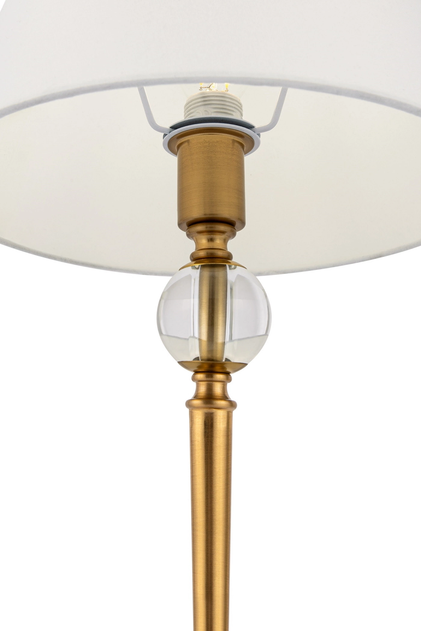   
                        
                        Настольная лампа VASMAR (Украина) 55635    
                         в стиле Модерн.  
                        Тип источника света: светодиодная лампа, сменная.                                                 Цвета плафонов и подвесок: Белый.                         Материал: Ткань.                          фото 2